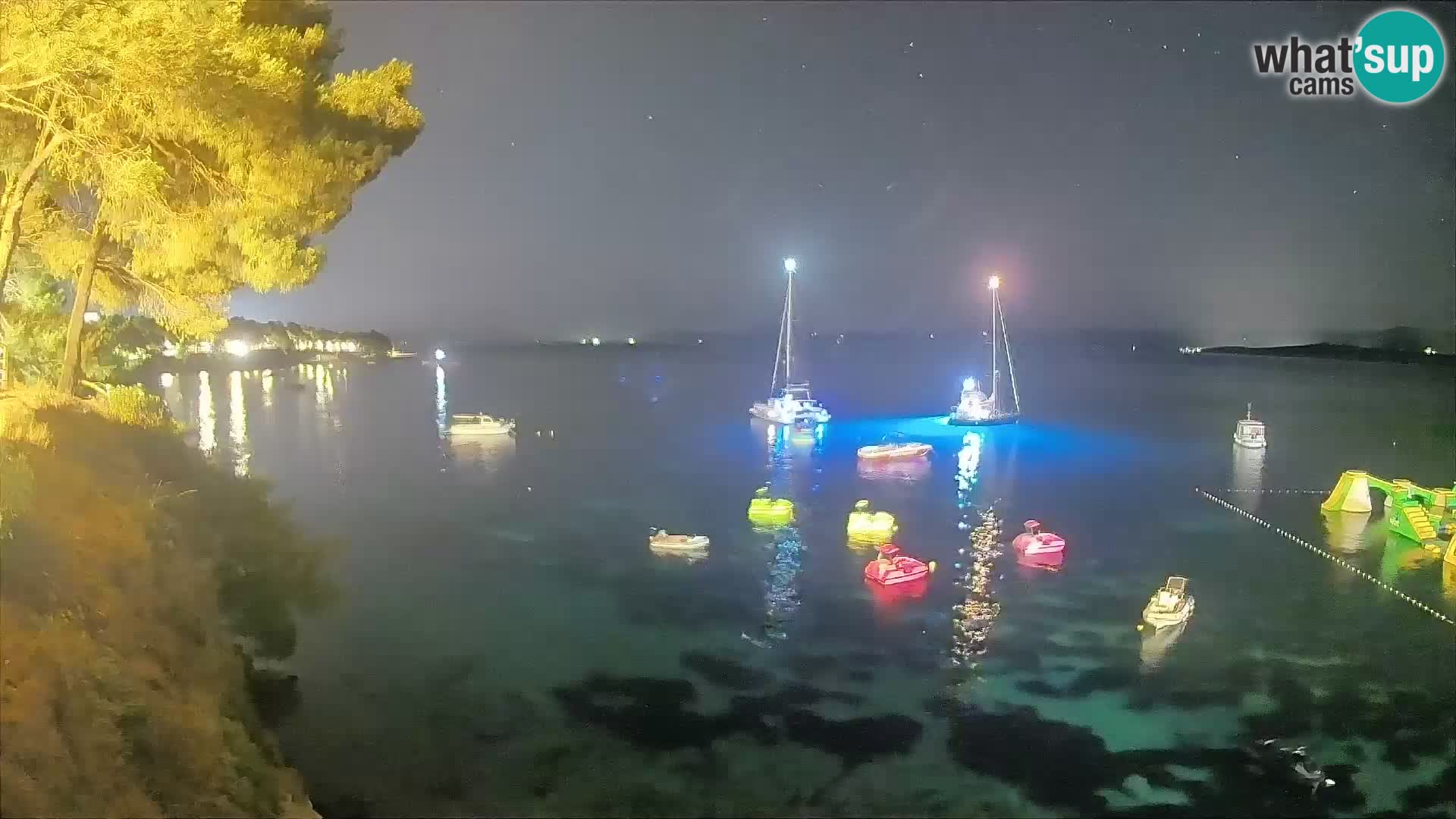 Spletna kamera Plaža Potočine Bol – Pogled v živo na plažo Borak, otok Brač