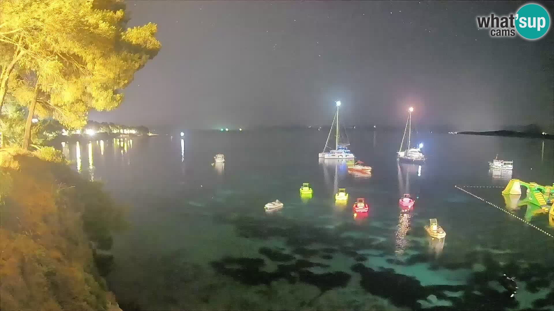 Spletna kamera Plaža Potočine Bol – Pogled v živo na plažo Borak, otok Brač