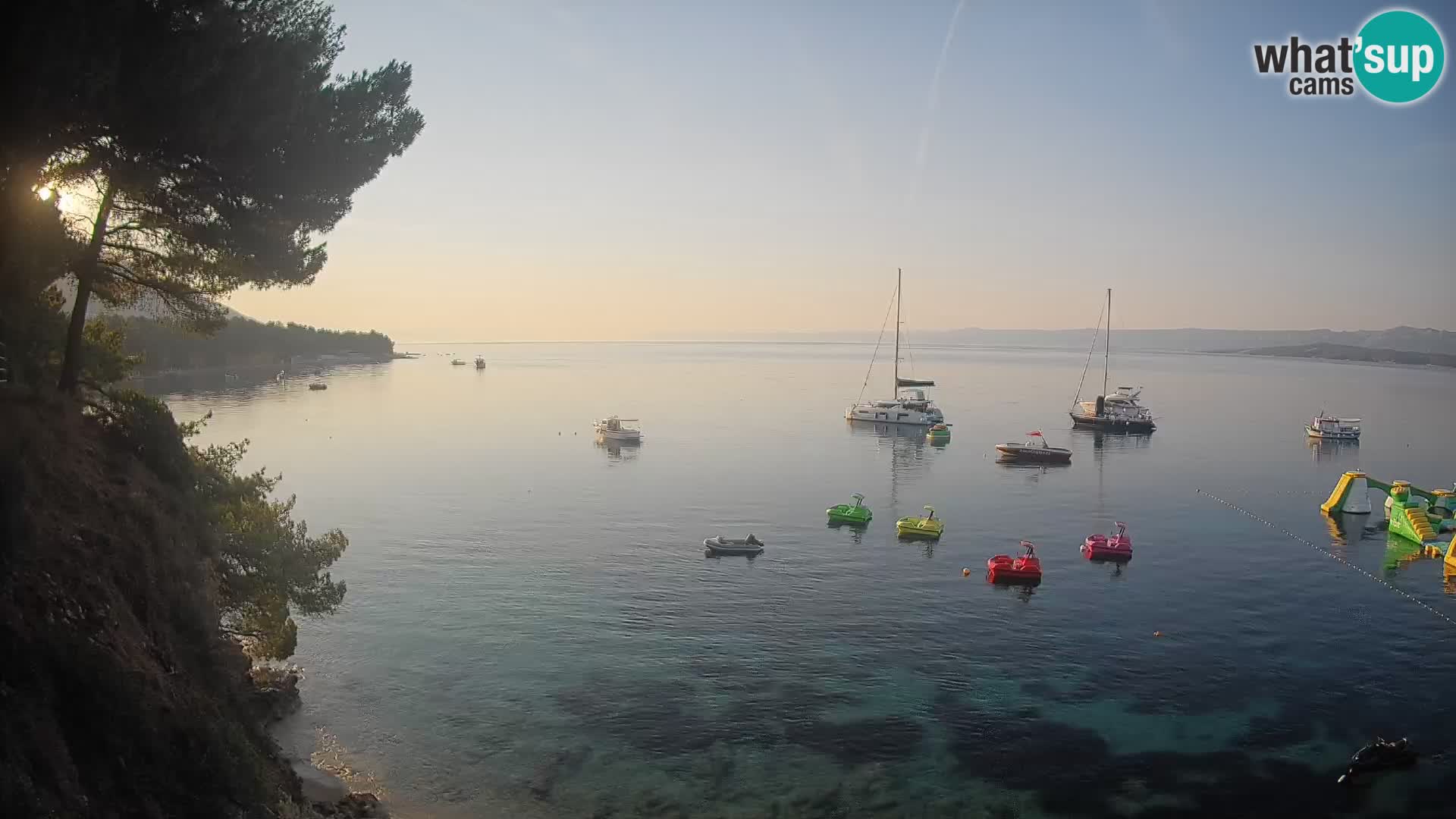 Spletna kamera Plaža Potočine Bol – Pogled v živo na plažo Borak, otok Brač