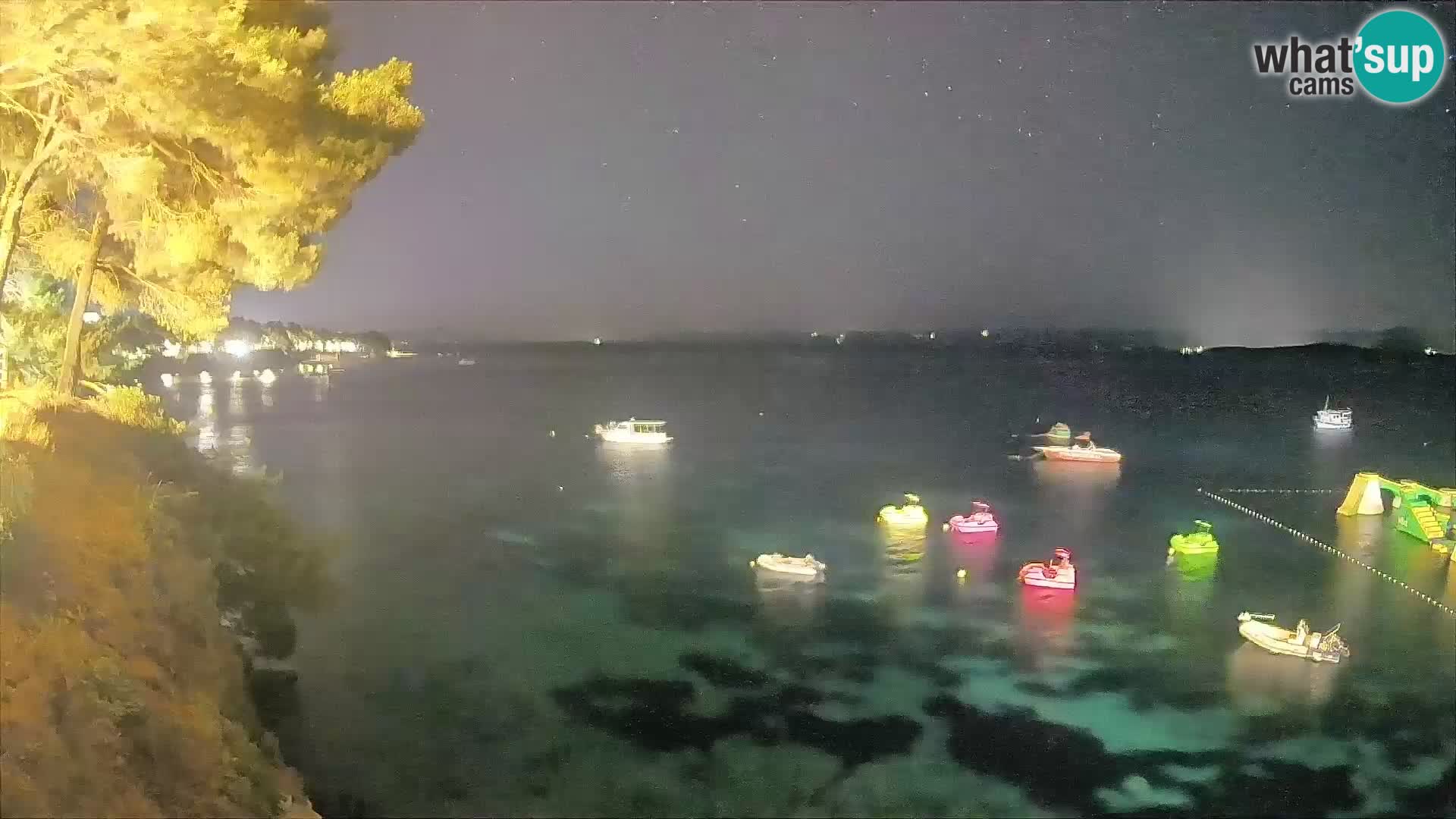 Spletna kamera Plaža Potočine Bol – Pogled v živo na plažo Borak, otok Brač