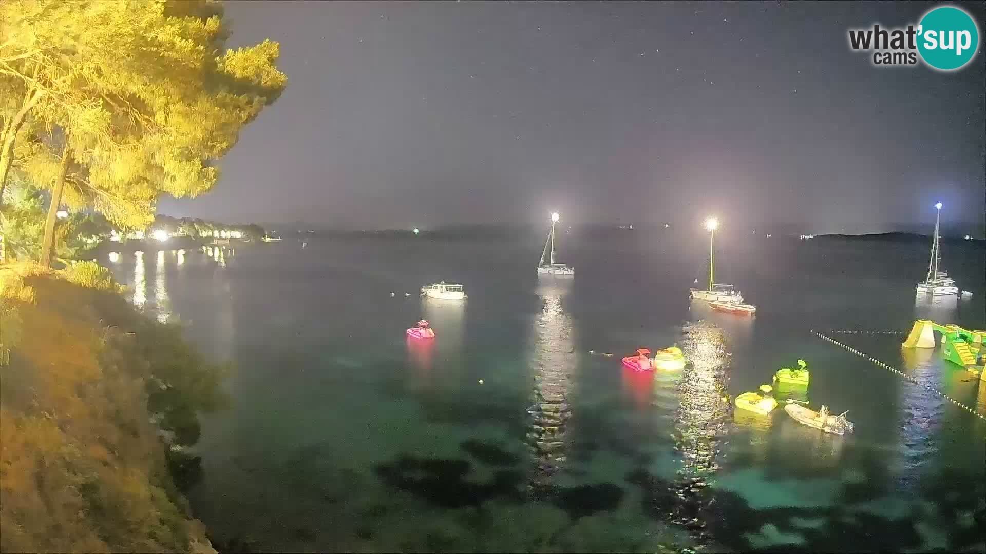 Spletna kamera Plaža Potočine Bol – Pogled v živo na plažo Borak, otok Brač