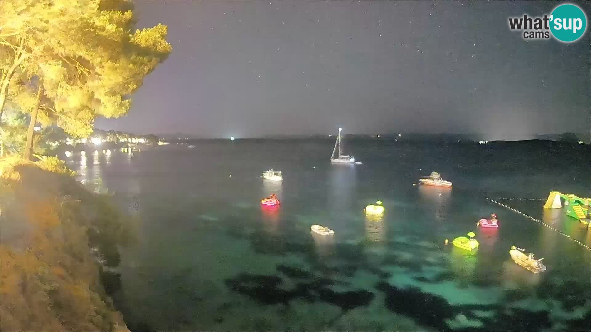 Spletna kamera Plaža Potočine Bol – Pogled v živo na plažo Borak, otok Brač