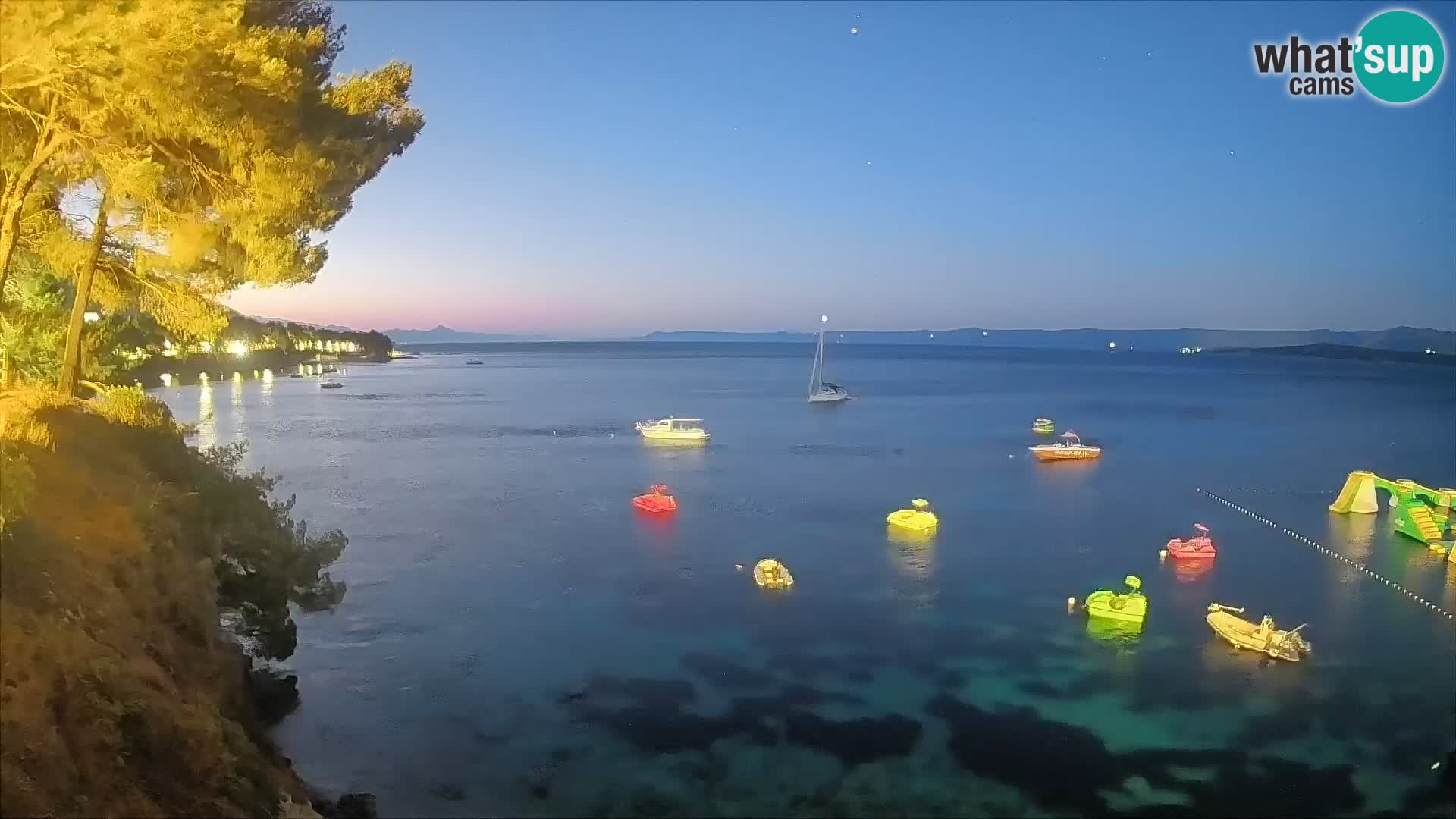 Spletna kamera Plaža Potočine Bol – Pogled v živo na plažo Borak, otok Brač