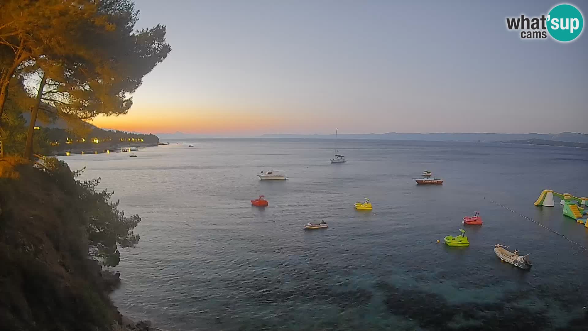 Spletna kamera Plaža Potočine Bol – Pogled v živo na plažo Borak, otok Brač