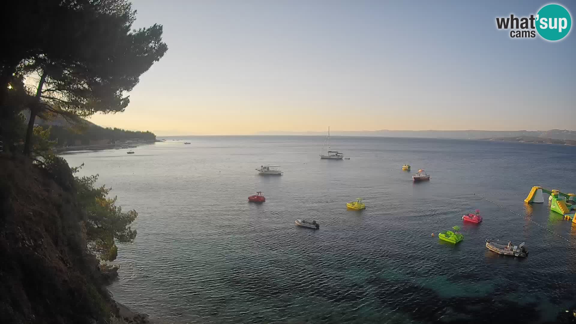 Spletna kamera Plaža Potočine Bol – Pogled v živo na plažo Borak, otok Brač