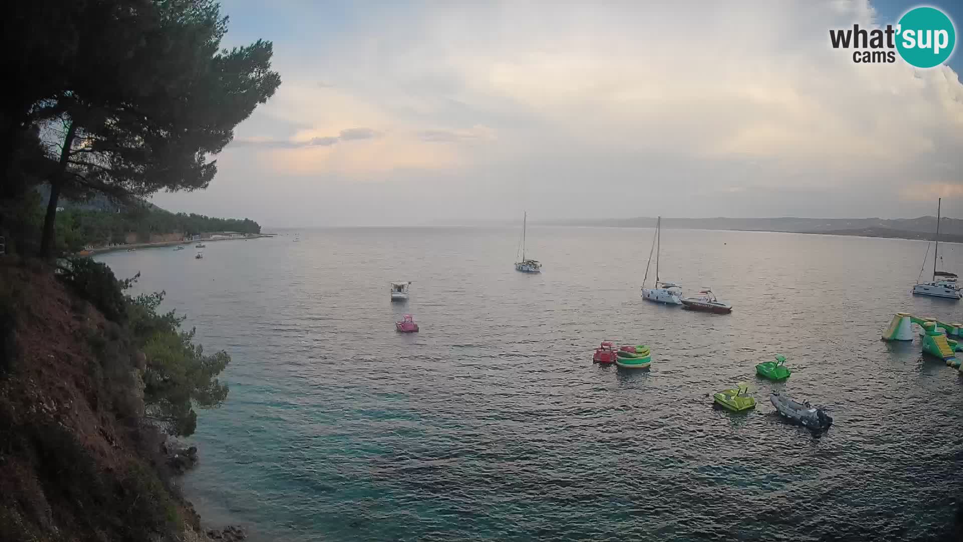 Spletna kamera Plaža Potočine Bol – Pogled v živo na plažo Borak, otok Brač