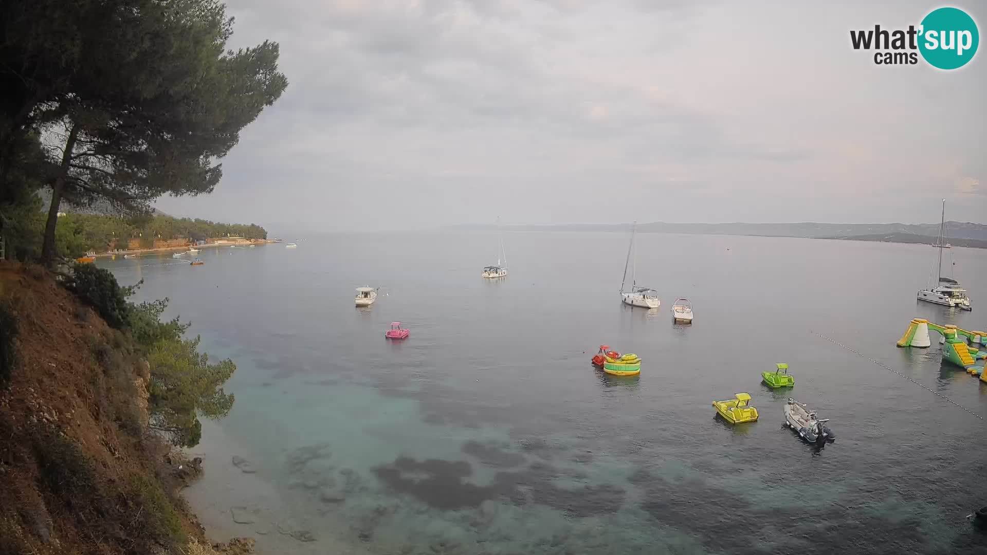 Spletna kamera Plaža Potočine Bol – Pogled v živo na plažo Borak, otok Brač