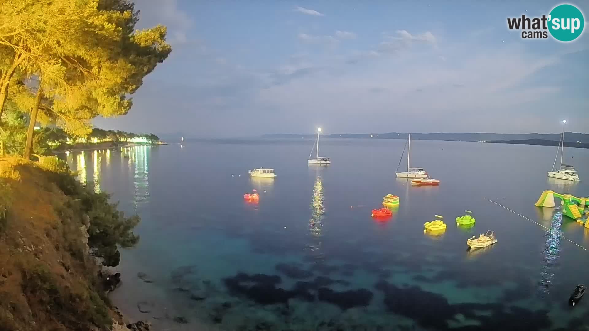 Spletna kamera Plaža Potočine Bol – Pogled v živo na plažo Borak, otok Brač