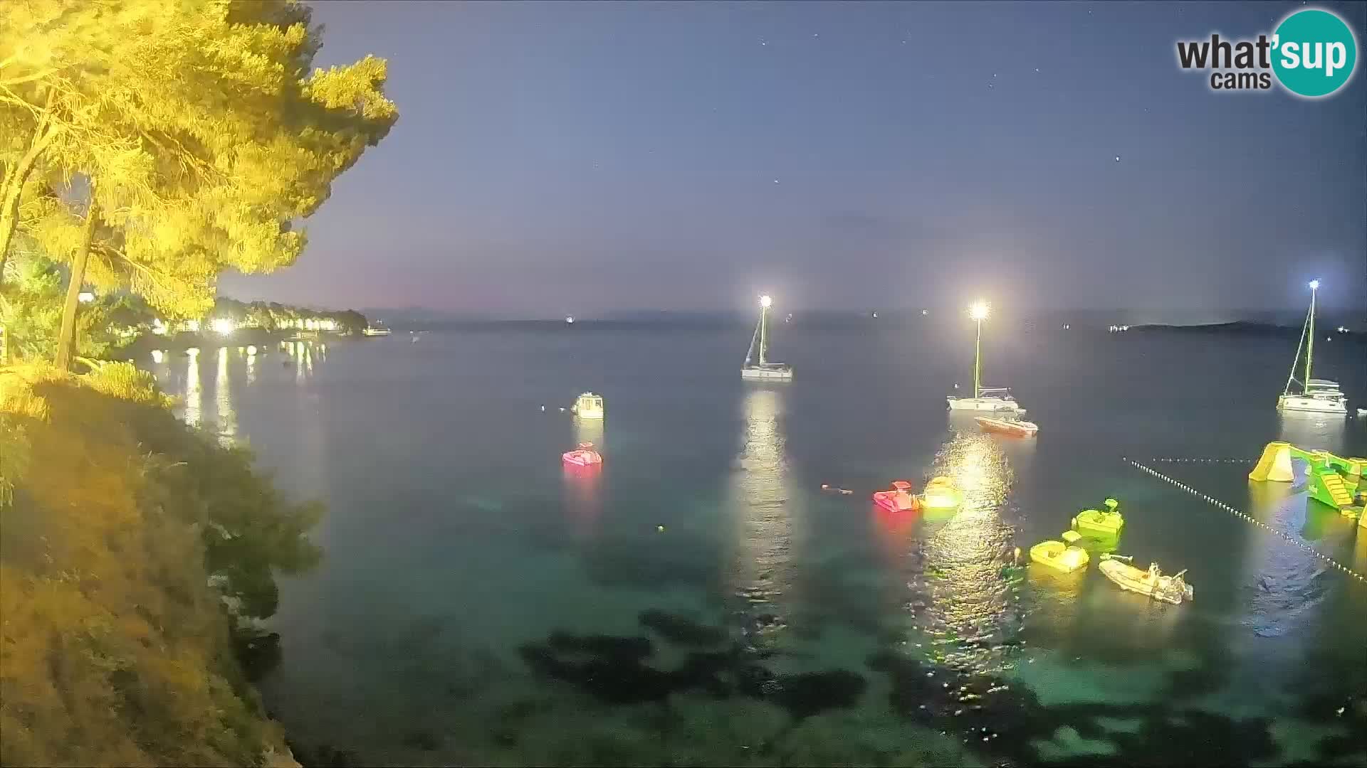 Spletna kamera Plaža Potočine Bol – Pogled v živo na plažo Borak, otok Brač