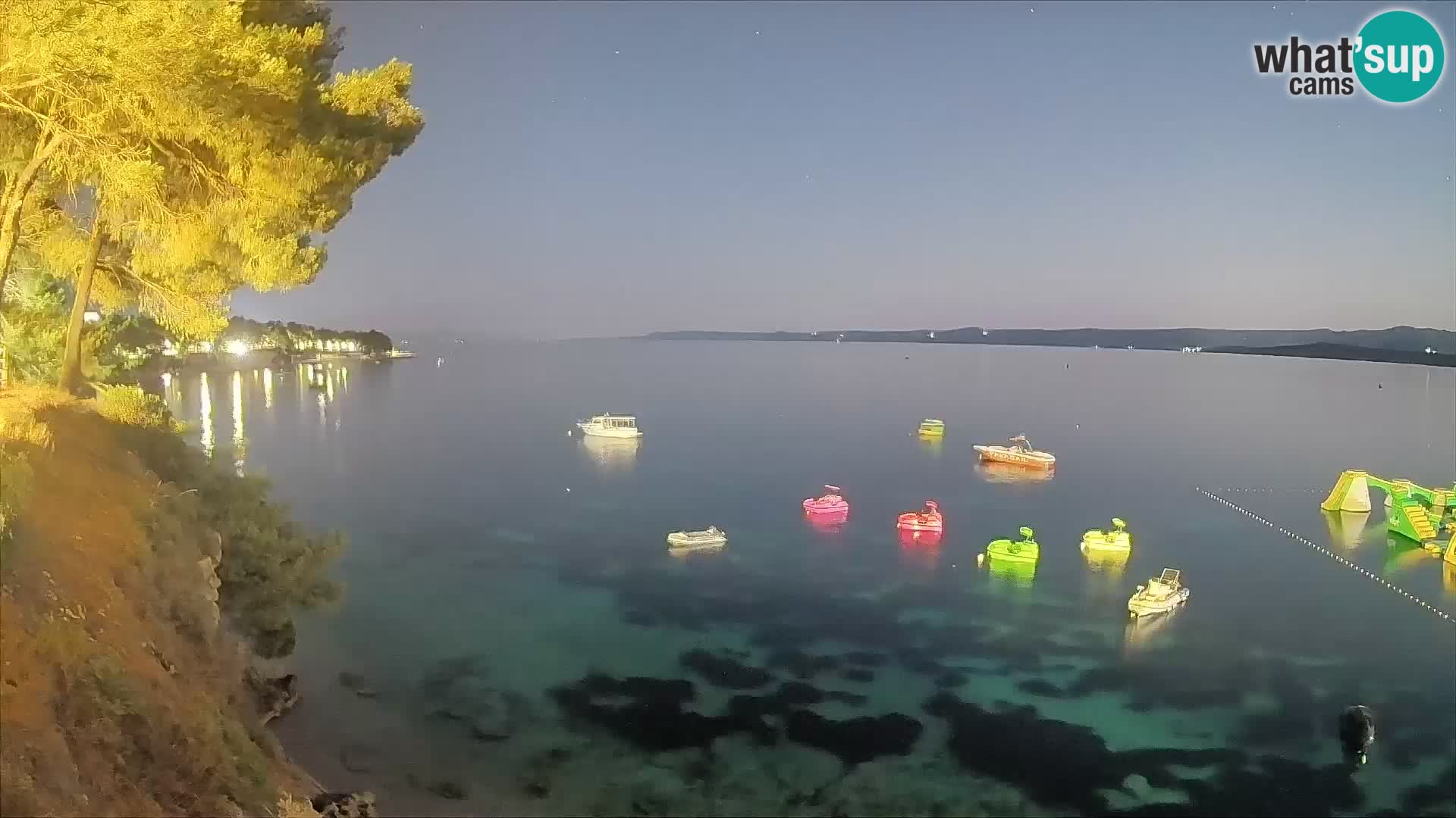 Spletna kamera Plaža Potočine Bol – Pogled v živo na plažo Borak, otok Brač