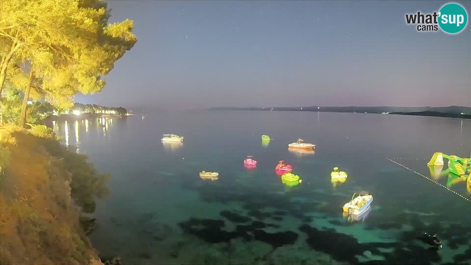 Spletna kamera Plaža Potočine Bol – Pogled v živo na plažo Borak, otok Brač