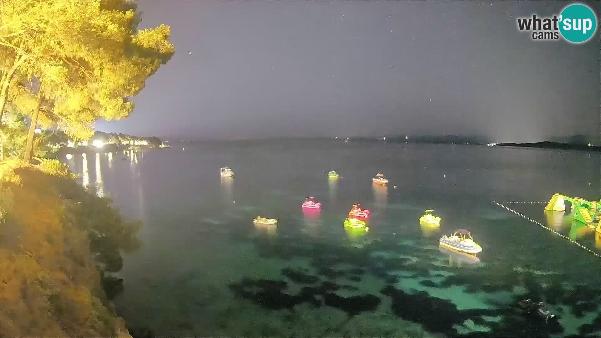 Spletna kamera Plaža Potočine Bol – Pogled v živo na plažo Borak, otok Brač