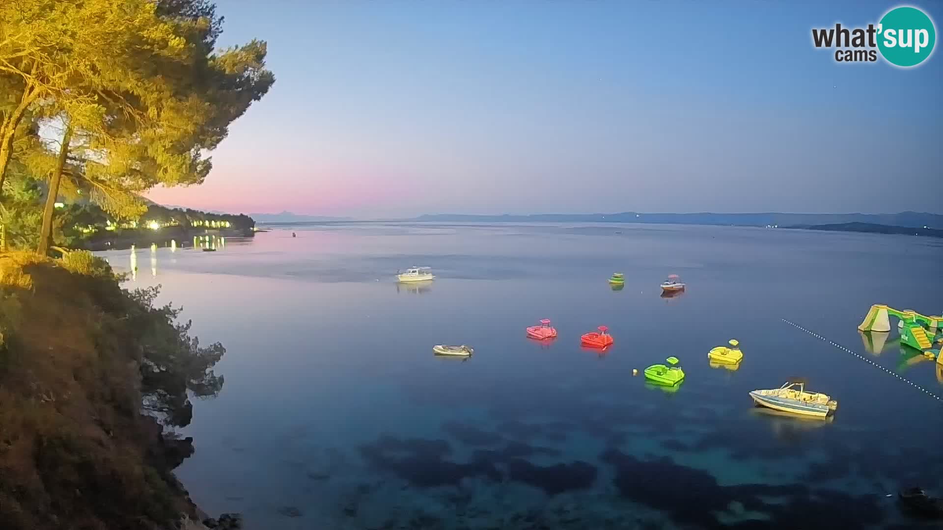 Spletna kamera Plaža Potočine Bol – Pogled v živo na plažo Borak, otok Brač