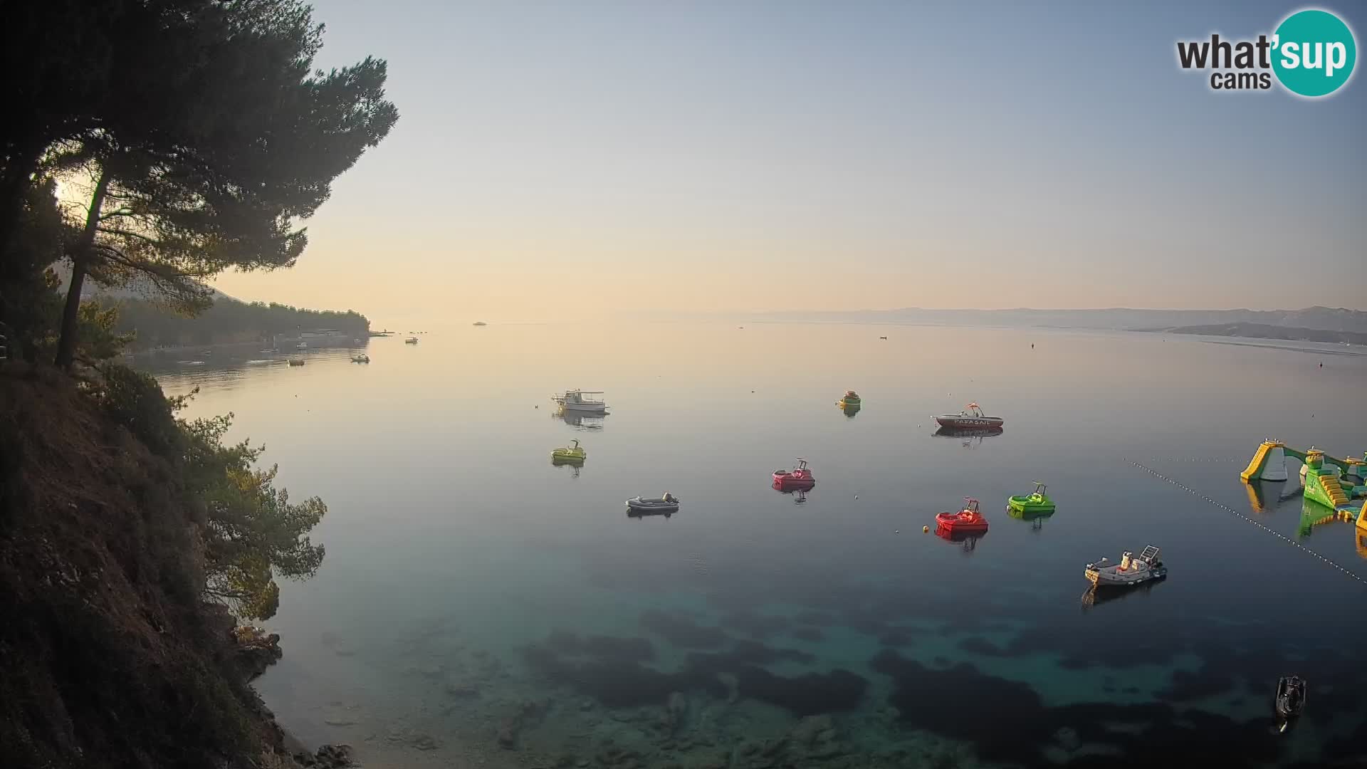 Spletna kamera Plaža Potočine Bol – Pogled v živo na plažo Borak, otok Brač