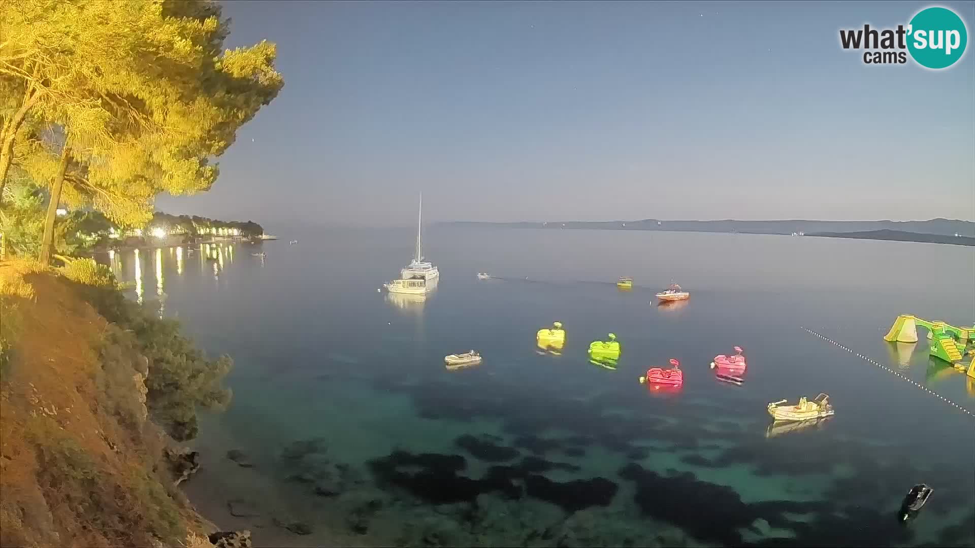 Spletna kamera Plaža Potočine Bol – Pogled v živo na plažo Borak, otok Brač