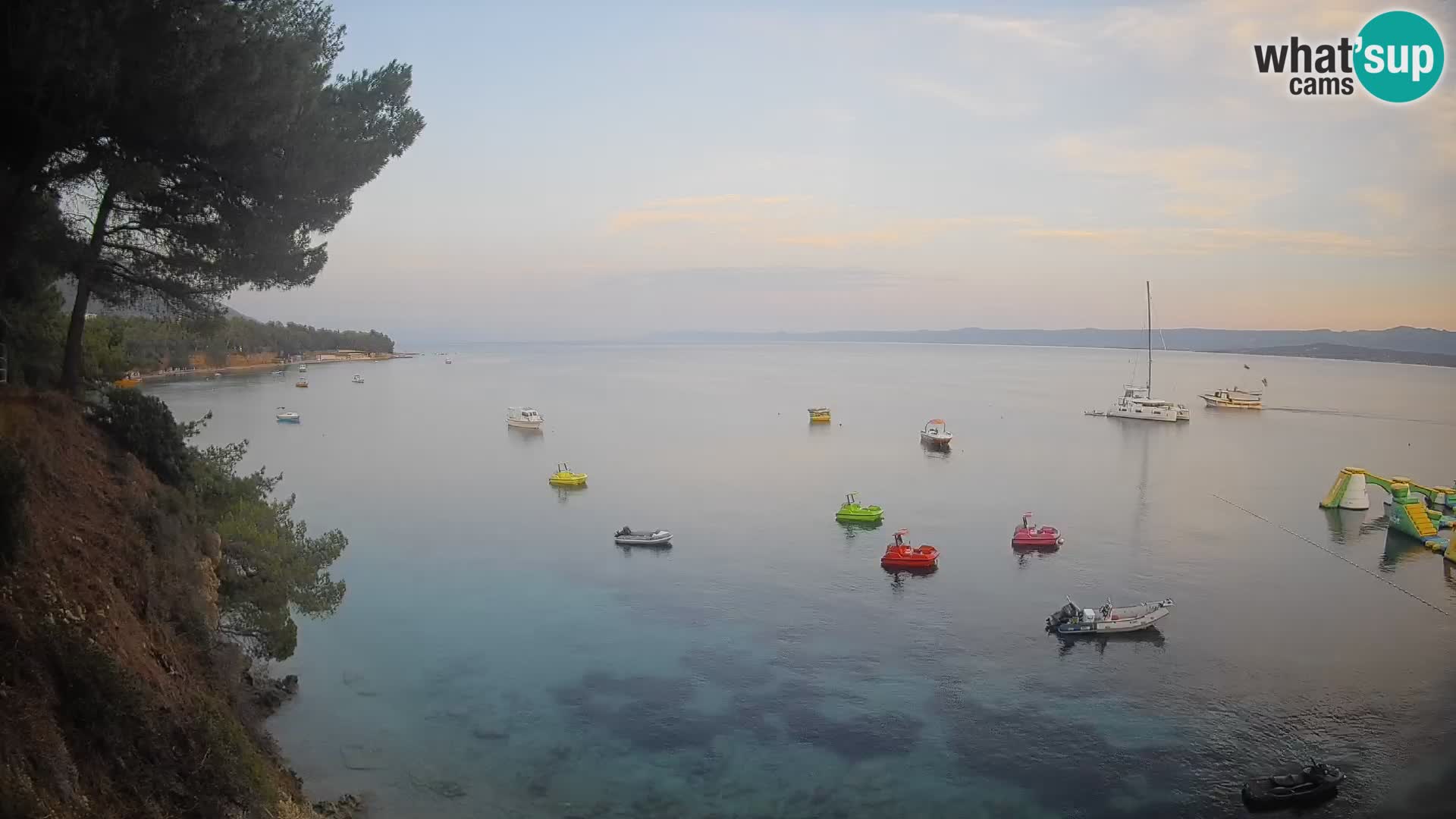 Spletna kamera Plaža Potočine Bol – Pogled v živo na plažo Borak, otok Brač