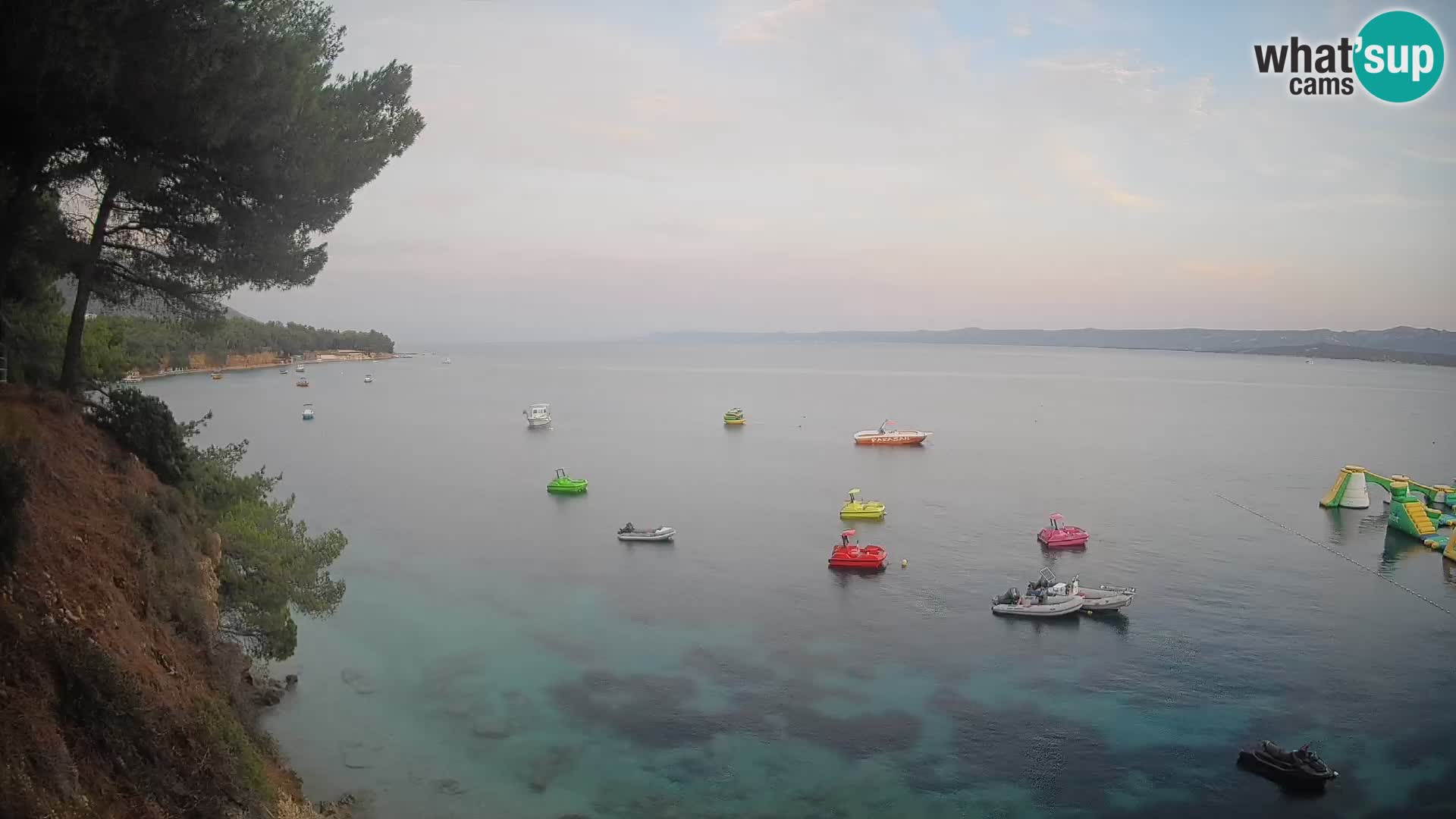 Spletna kamera Plaža Potočine Bol – Pogled v živo na plažo Borak, otok Brač