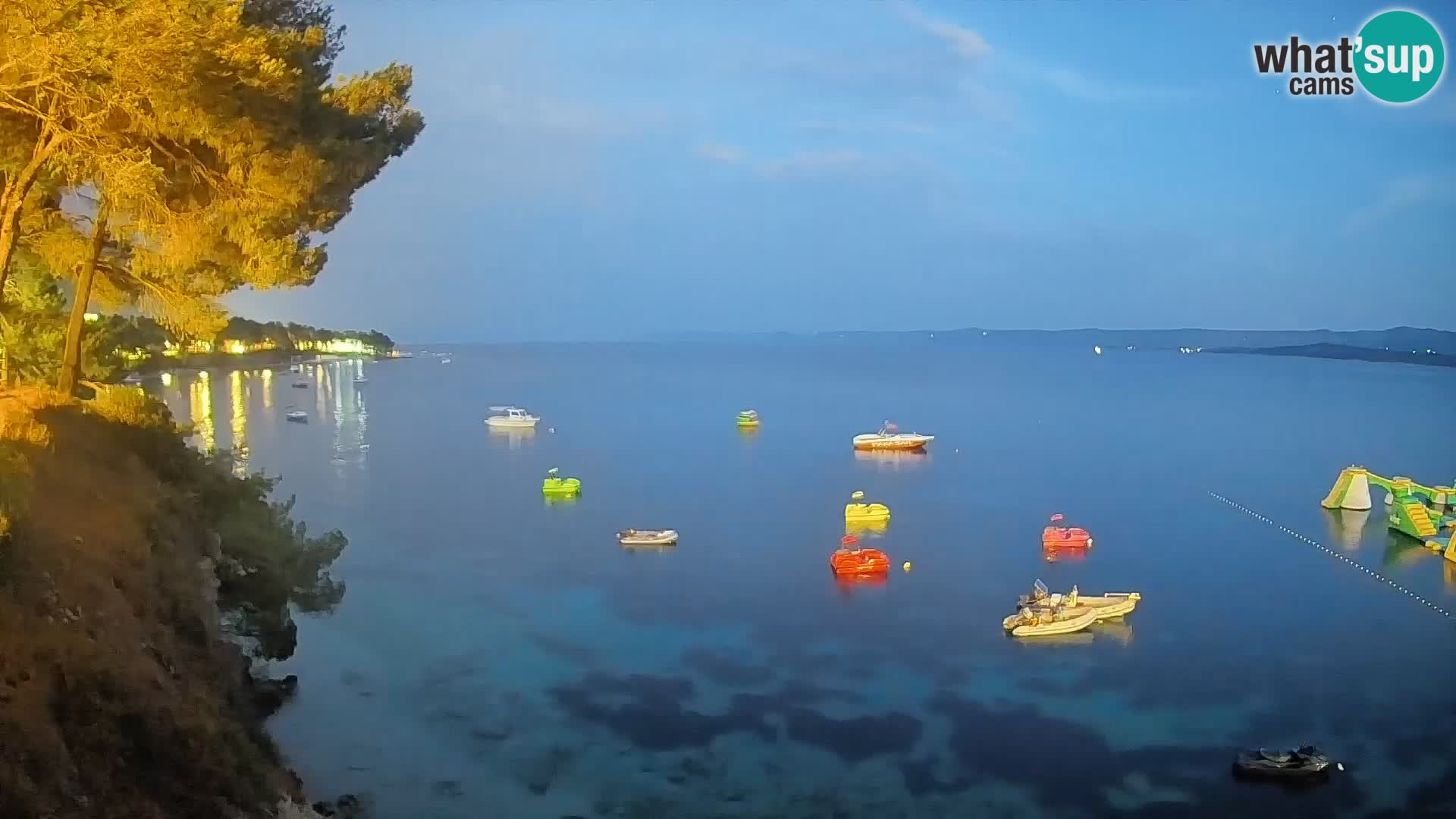 Spletna kamera Plaža Potočine Bol – Pogled v živo na plažo Borak, otok Brač