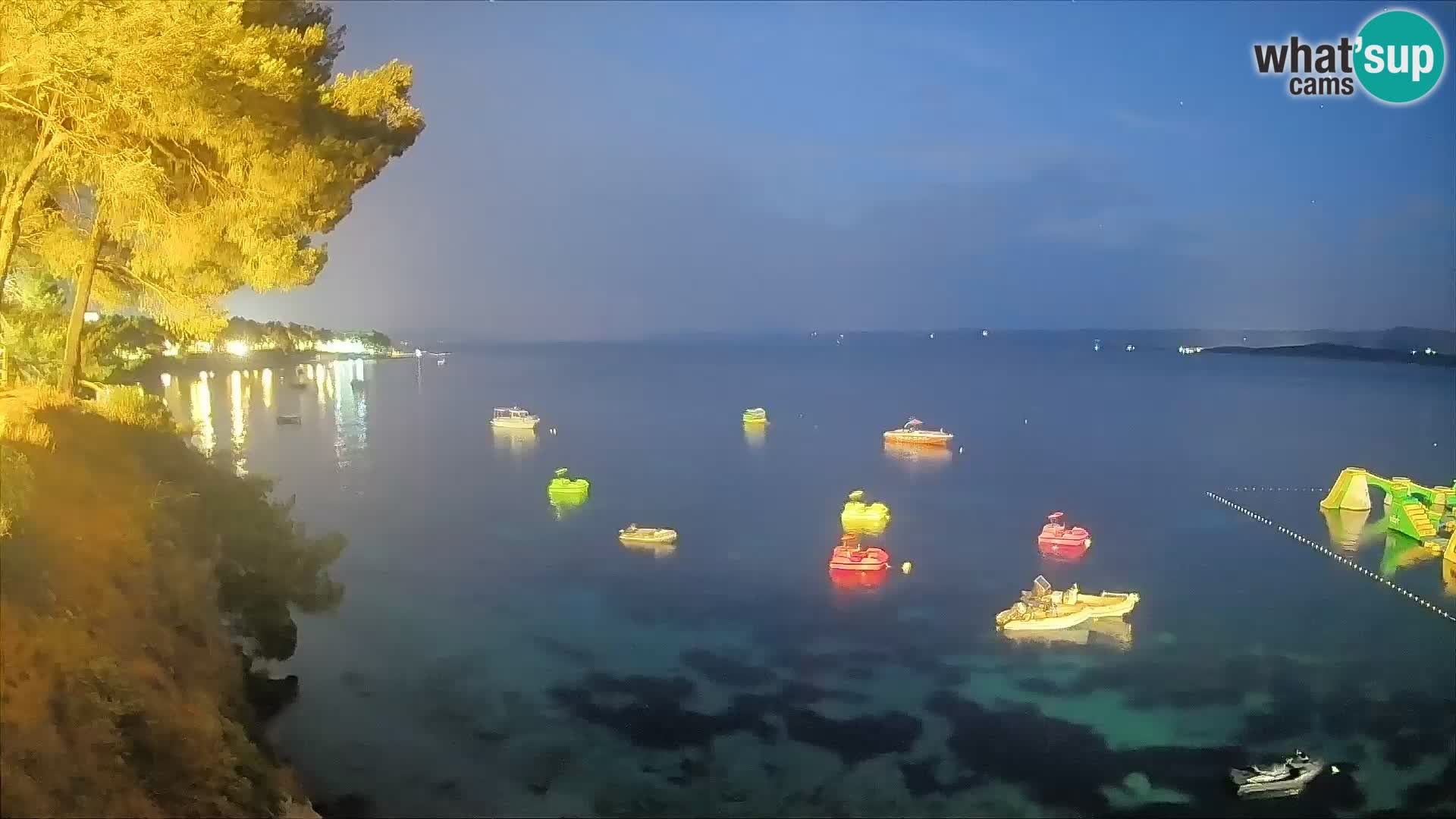 Spletna kamera Plaža Potočine Bol – Pogled v živo na plažo Borak, otok Brač
