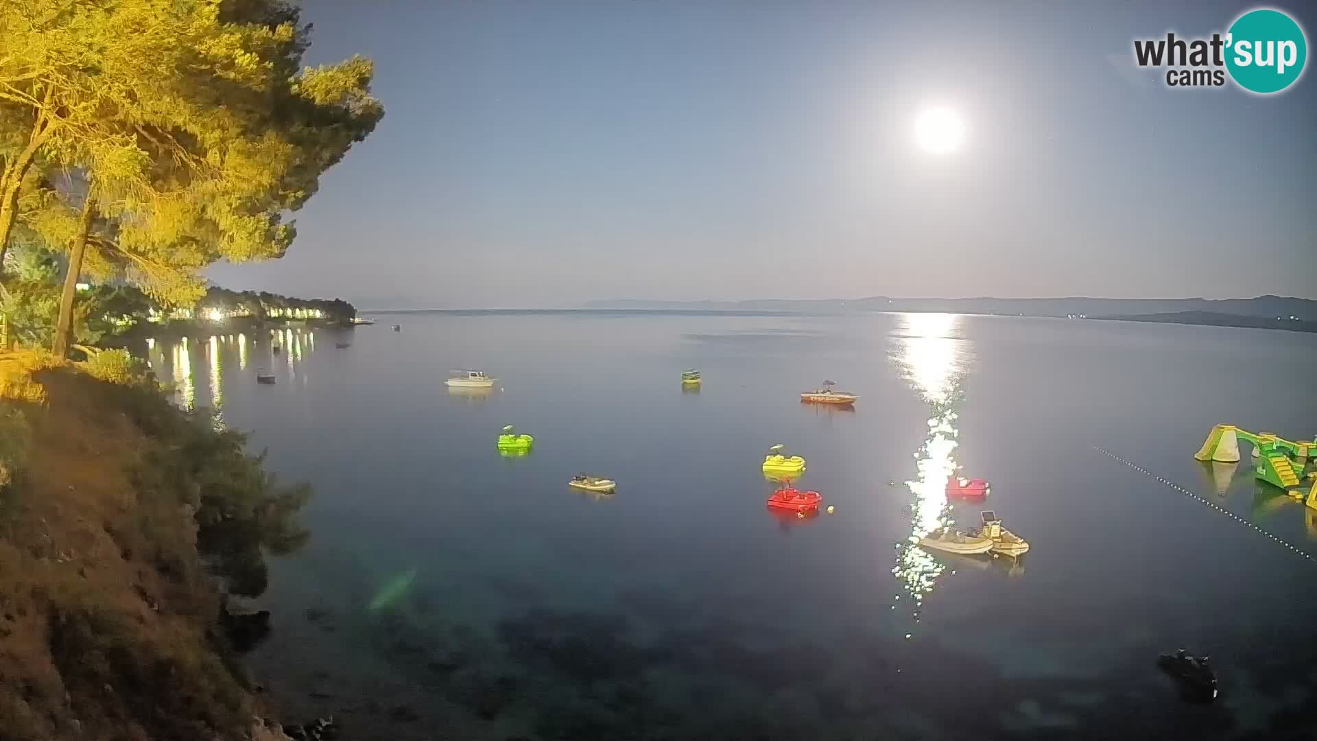 Spletna kamera Plaža Potočine Bol – Pogled v živo na plažo Borak, otok Brač