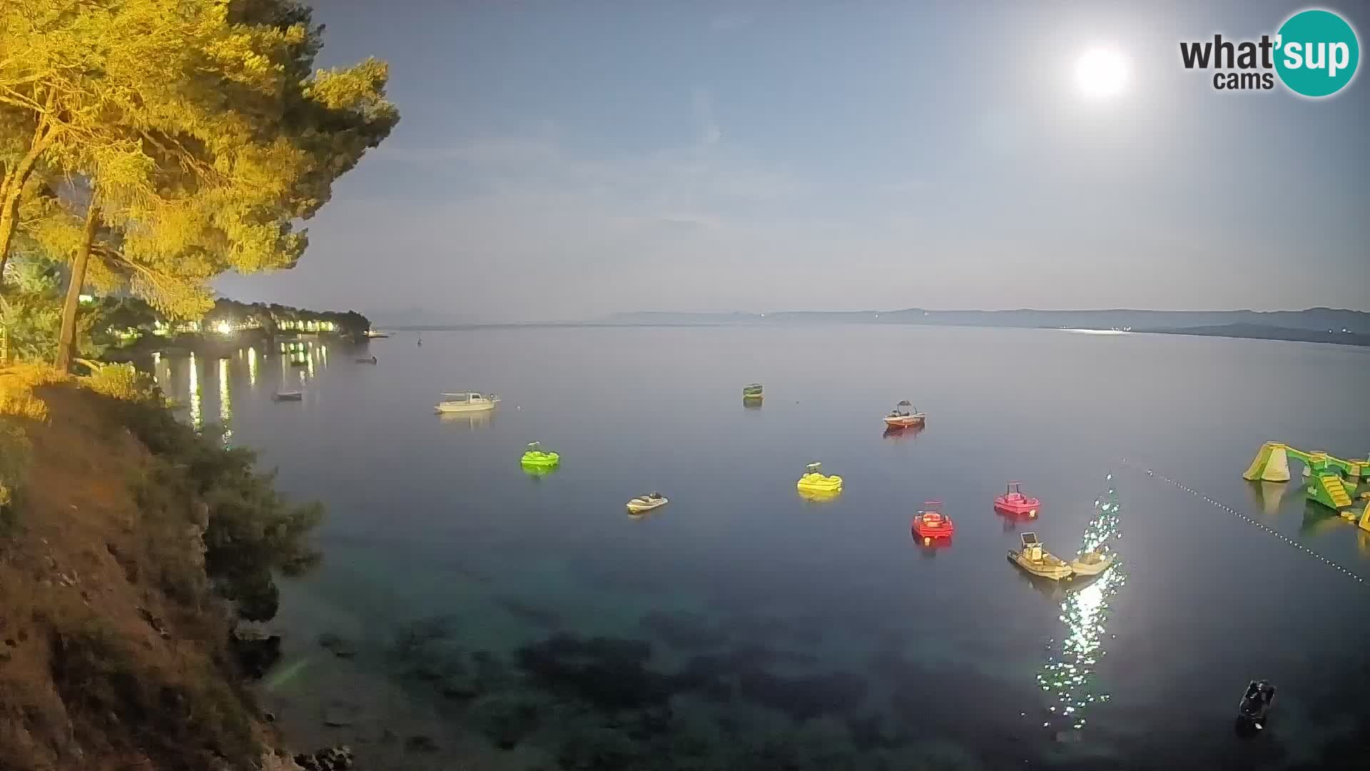 Spletna kamera Plaža Potočine Bol – Pogled v živo na plažo Borak, otok Brač