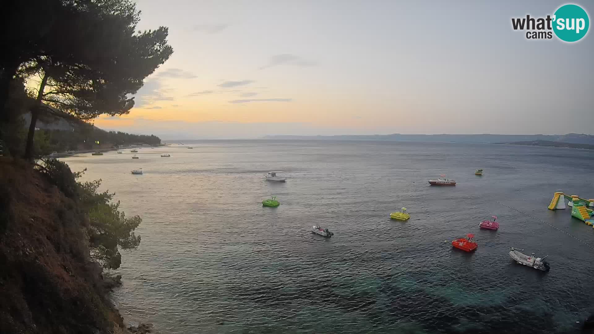 Spletna kamera Plaža Potočine Bol – Pogled v živo na plažo Borak, otok Brač