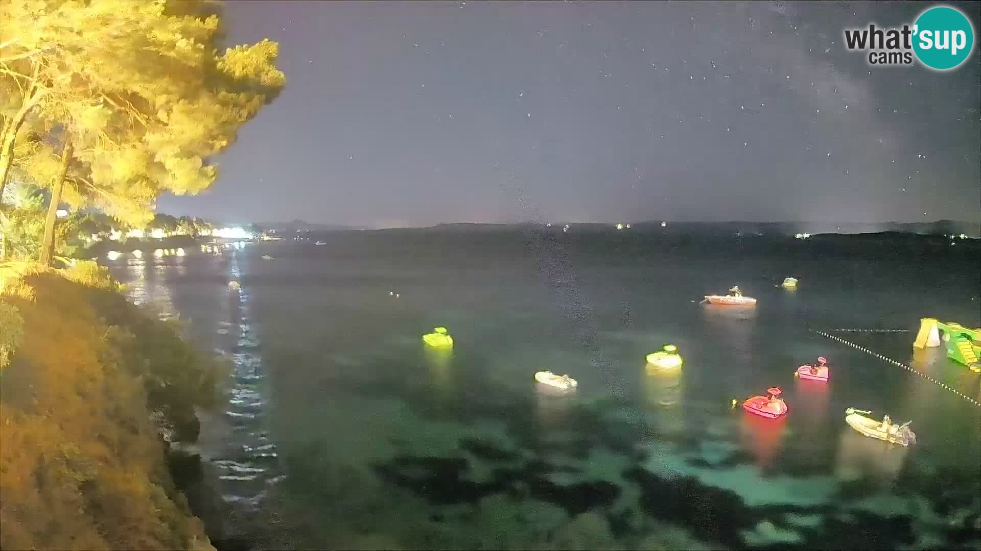 Spletna kamera Plaža Potočine Bol – Pogled v živo na plažo Borak, otok Brač