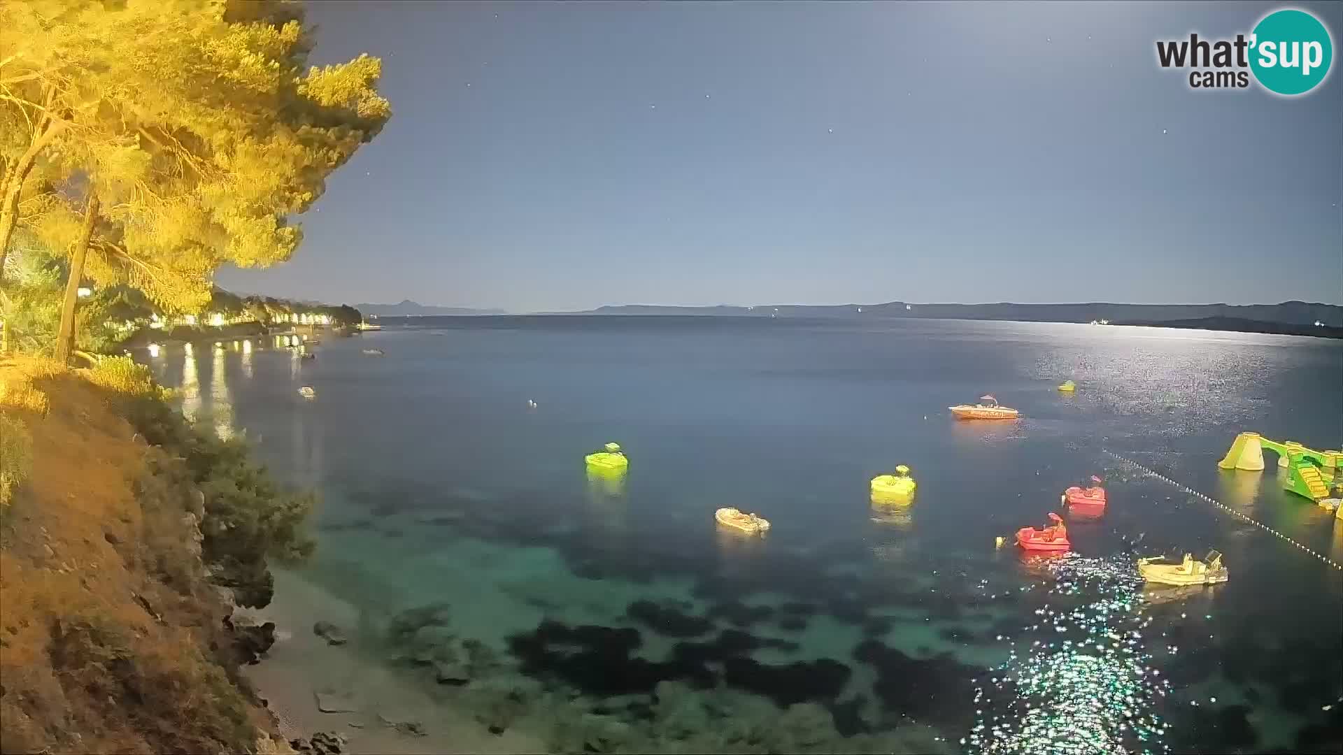 Spletna kamera Plaža Potočine Bol – Pogled v živo na plažo Borak, otok Brač