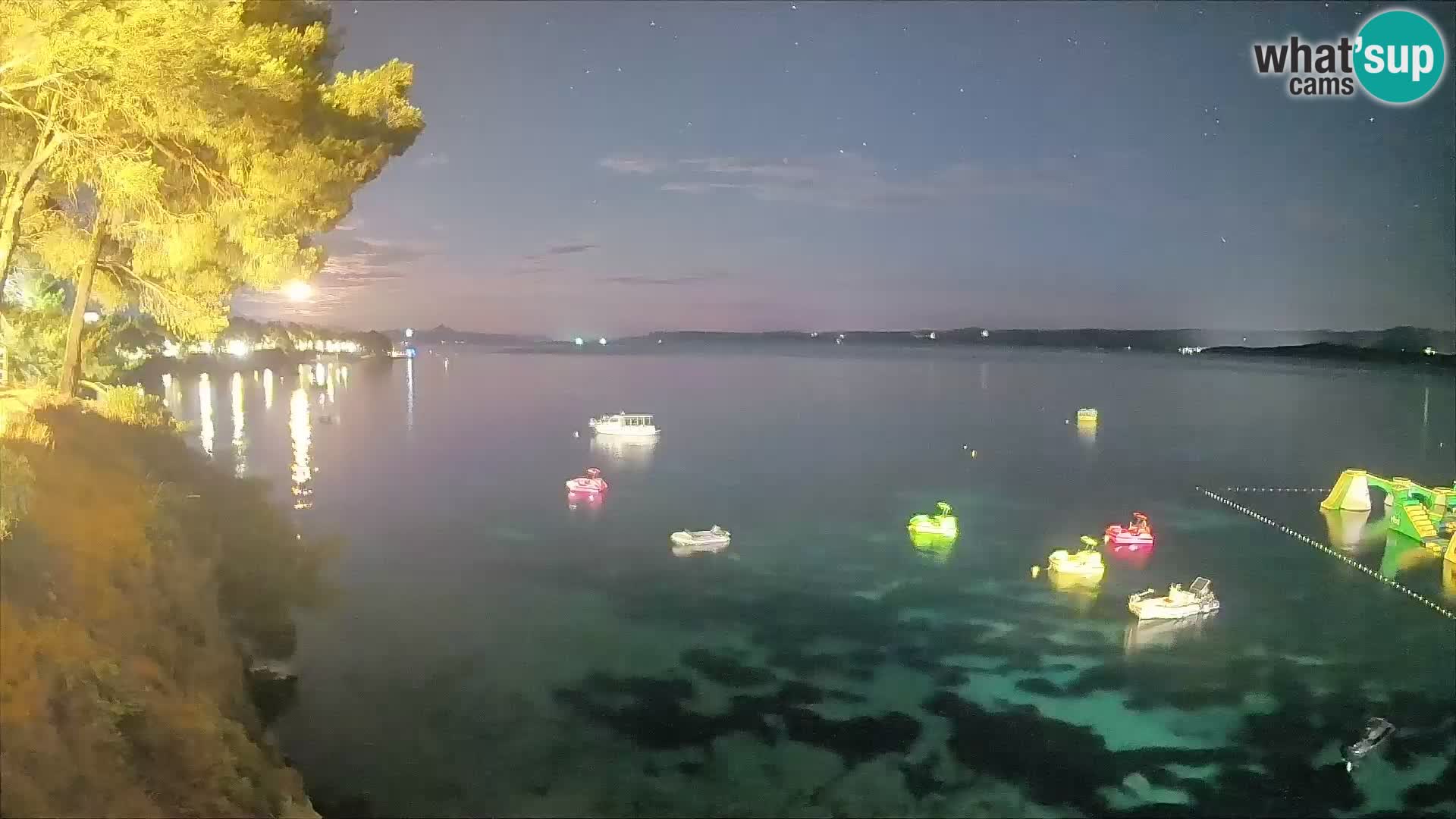 Spletna kamera Plaža Potočine Bol – Pogled v živo na plažo Borak, otok Brač