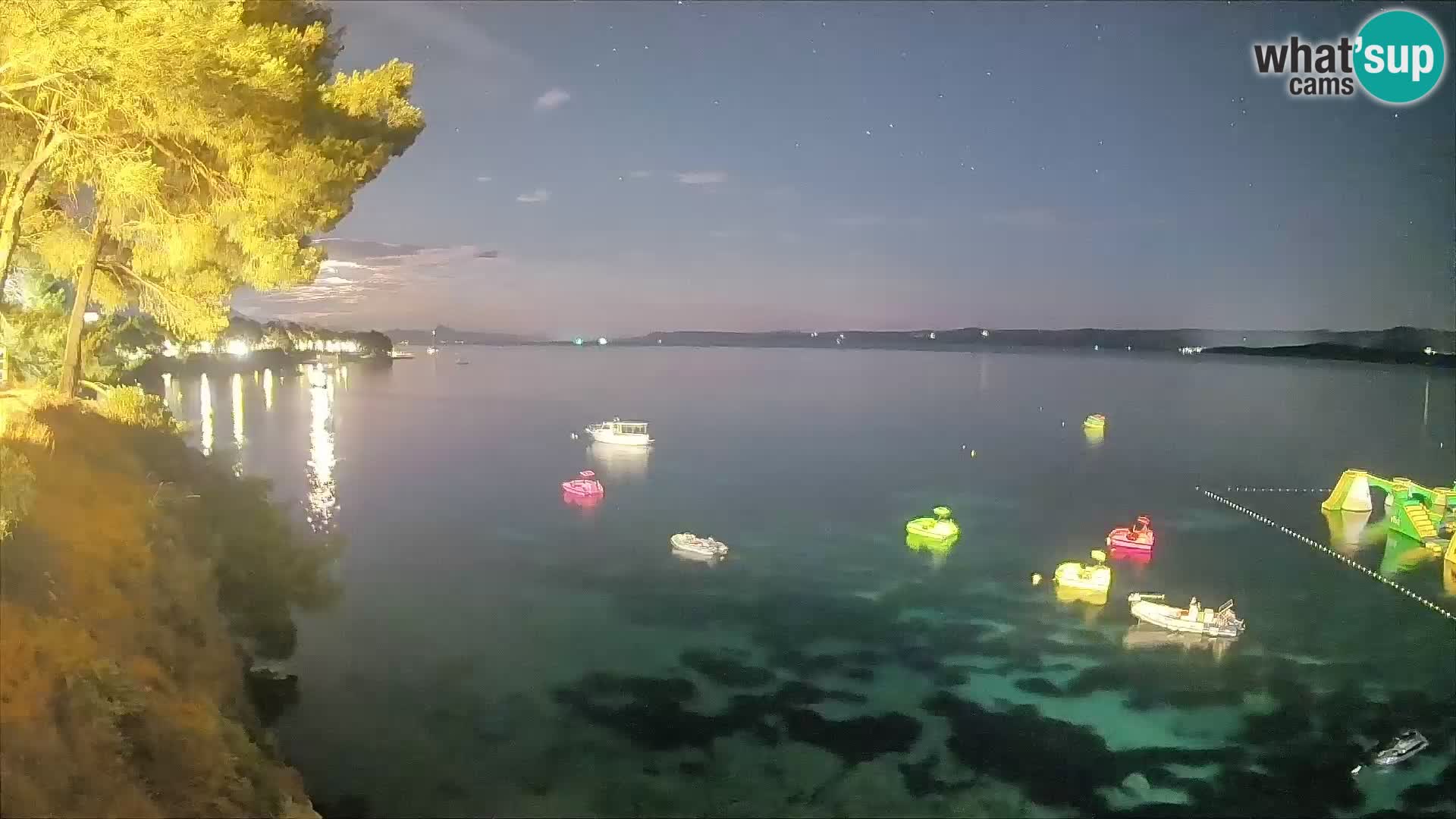 Spletna kamera Plaža Potočine Bol – Pogled v živo na plažo Borak, otok Brač