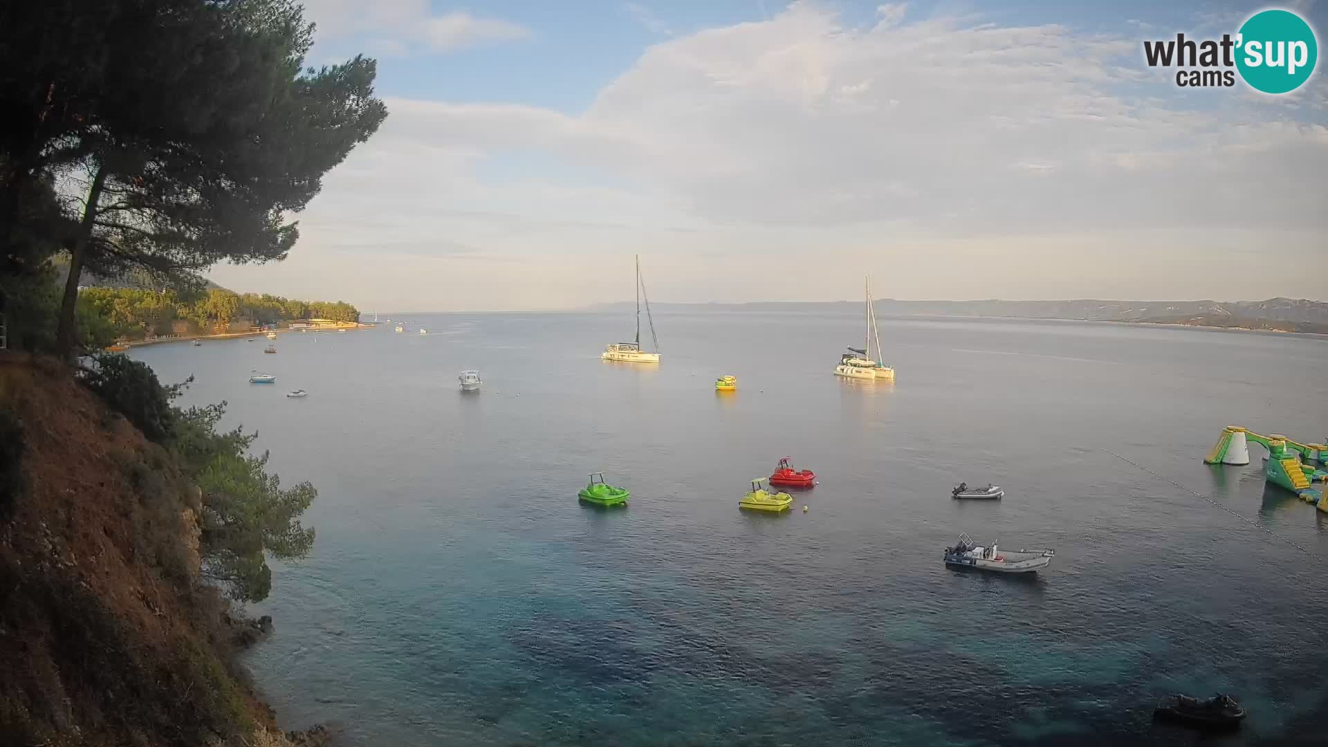 Spletna kamera Plaža Potočine Bol – Pogled v živo na plažo Borak, otok Brač