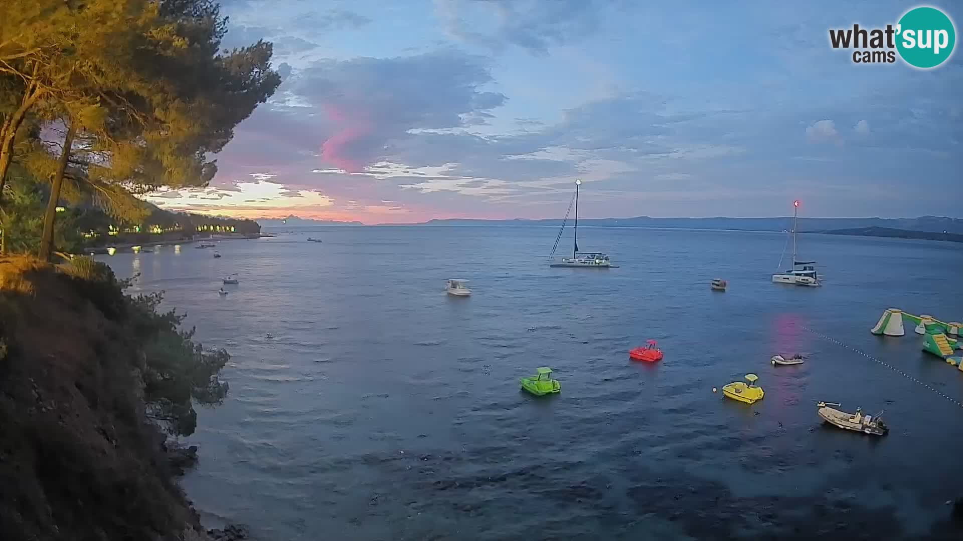 Spletna kamera Plaža Potočine Bol – Pogled v živo na plažo Borak, otok Brač