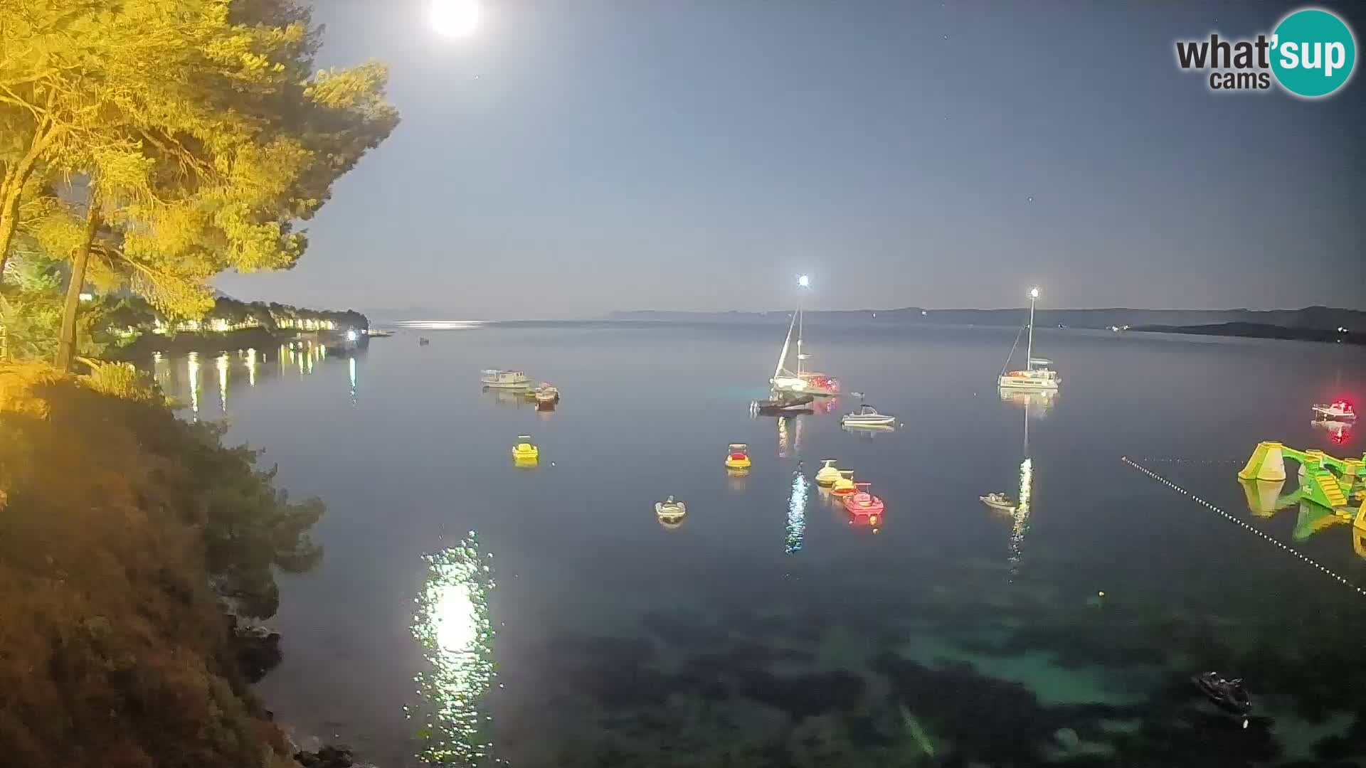 Spletna kamera Plaža Potočine Bol – Pogled v živo na plažo Borak, otok Brač
