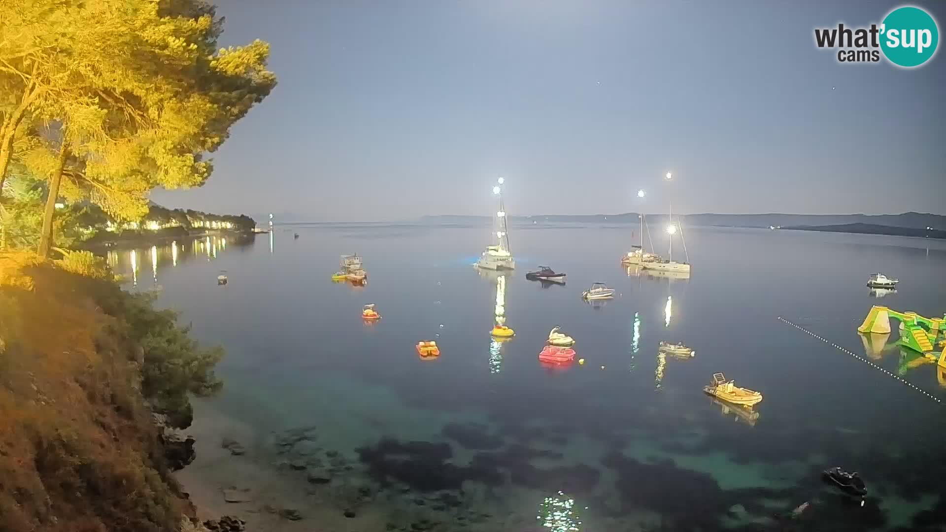 Spletna kamera Plaža Potočine Bol – Pogled v živo na plažo Borak, otok Brač