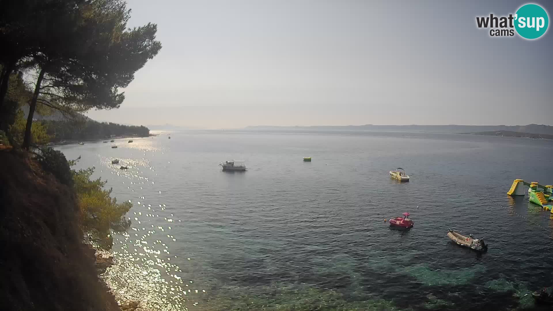 Spletna kamera Plaža Potočine Bol – Pogled v živo na plažo Borak, otok Brač