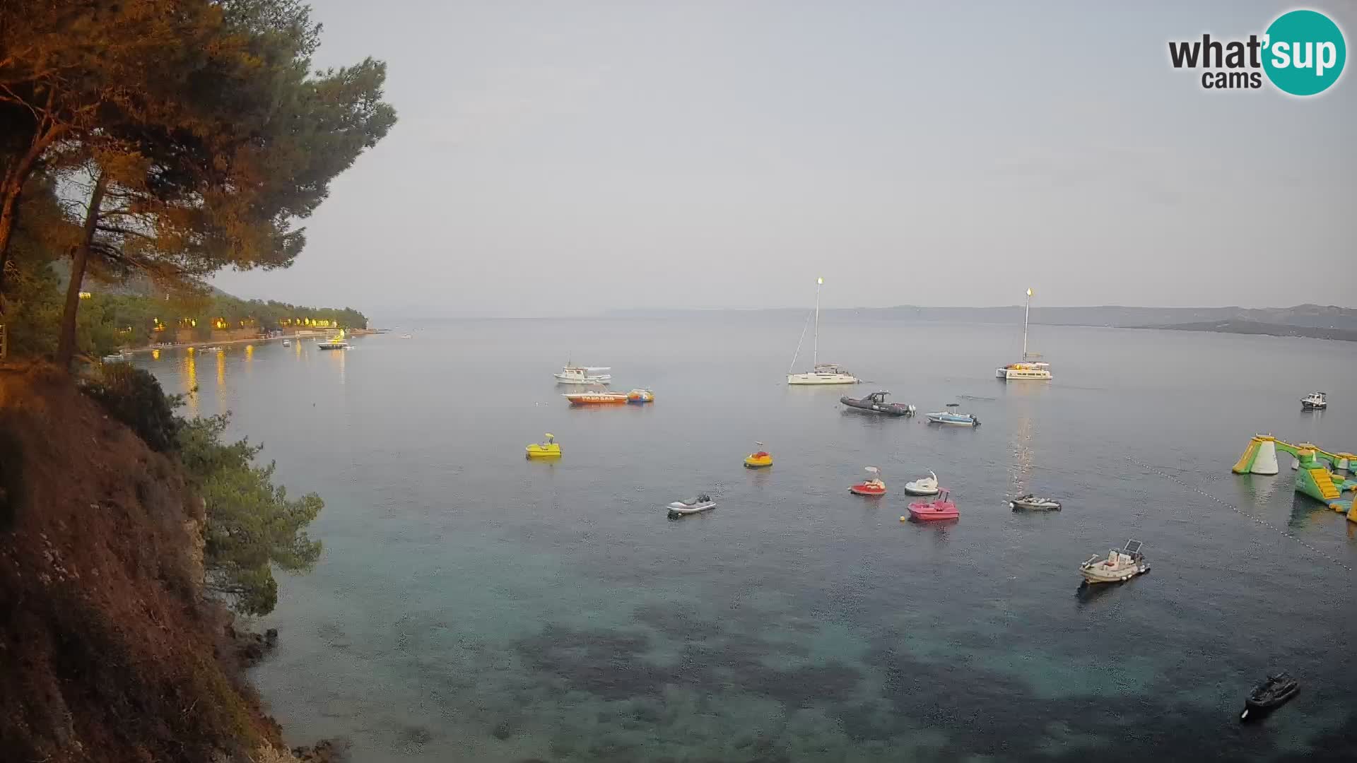 Spletna kamera Plaža Potočine Bol – Pogled v živo na plažo Borak, otok Brač