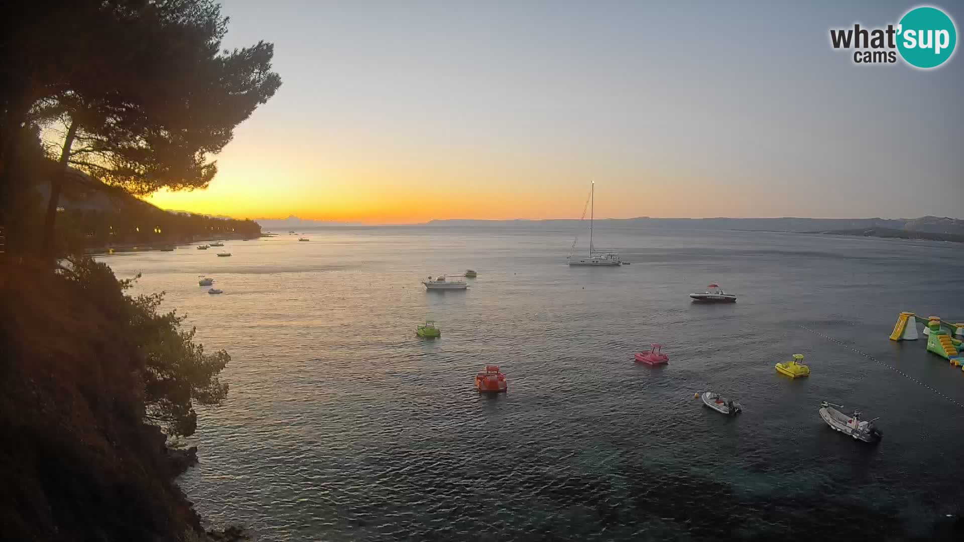 Spletna kamera Plaža Potočine Bol – Pogled v živo na plažo Borak, otok Brač