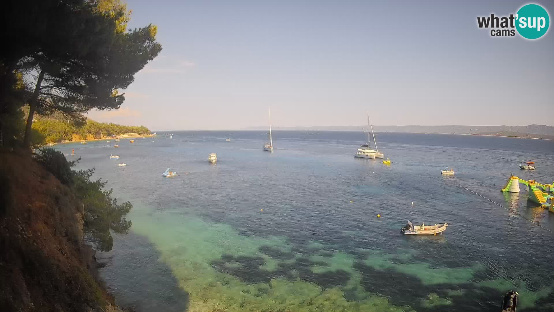 Spletna kamera Plaža Potočine Bol – Pogled v živo na plažo Borak, otok Brač
