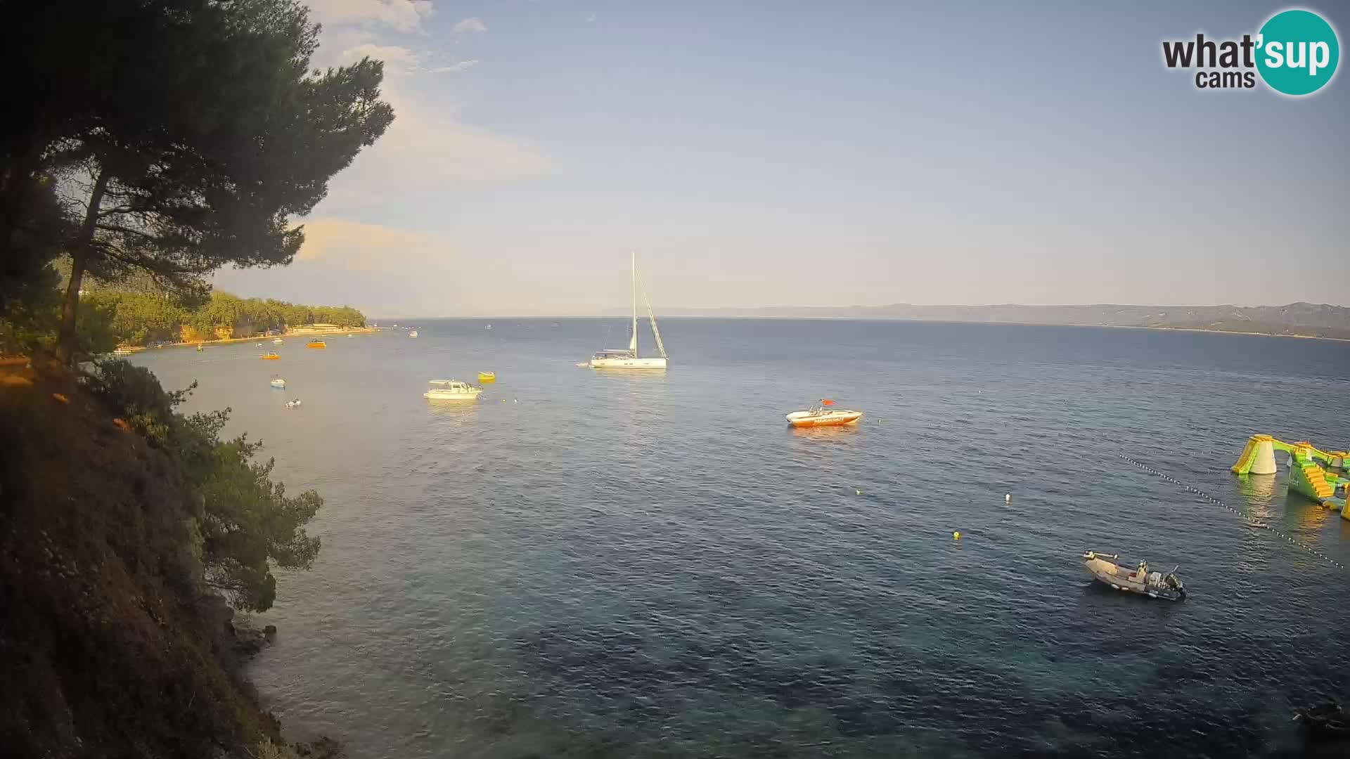 Spletna kamera Plaža Potočine Bol – Pogled v živo na plažo Borak, otok Brač