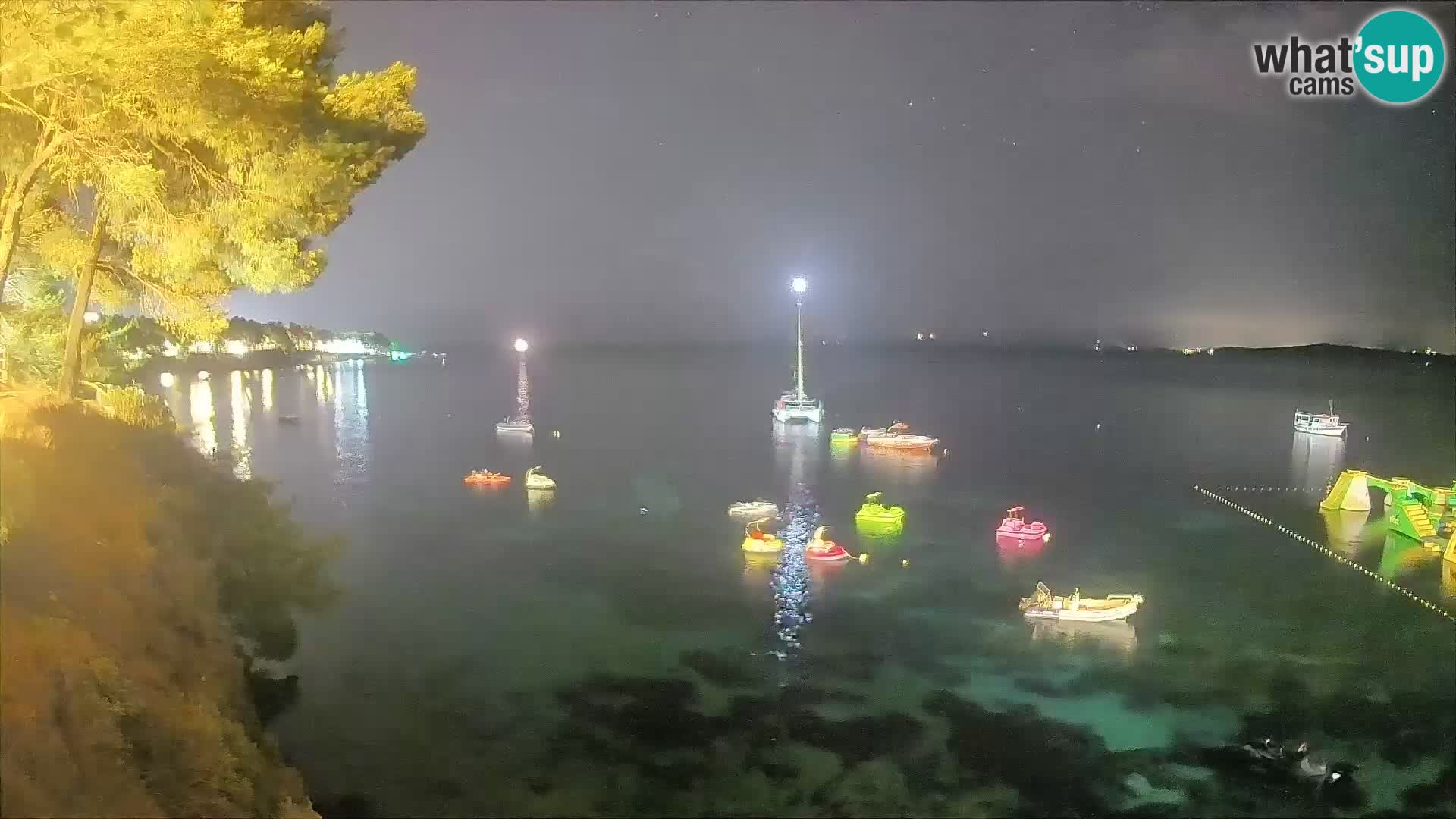 Spletna kamera Plaža Potočine Bol – Pogled v živo na plažo Borak, otok Brač
