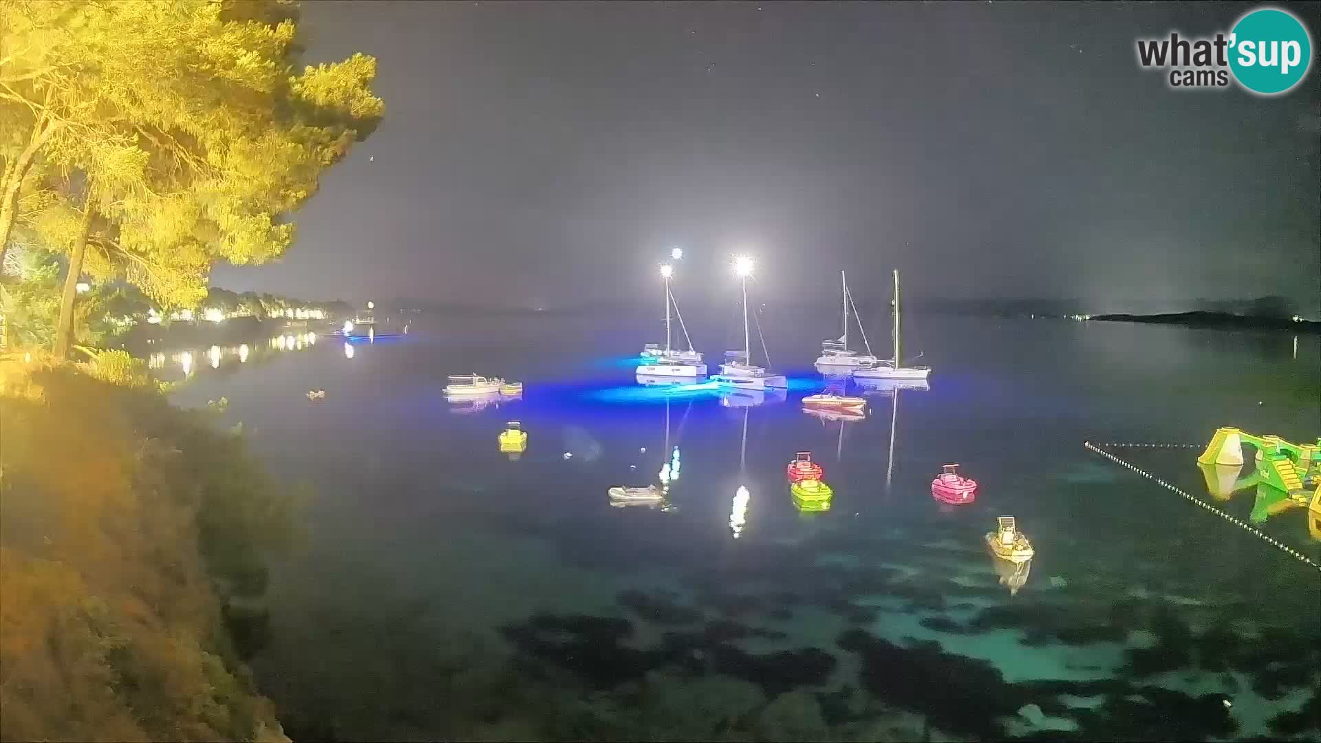 Spletna kamera Plaža Potočine Bol – Pogled v živo na plažo Borak, otok Brač