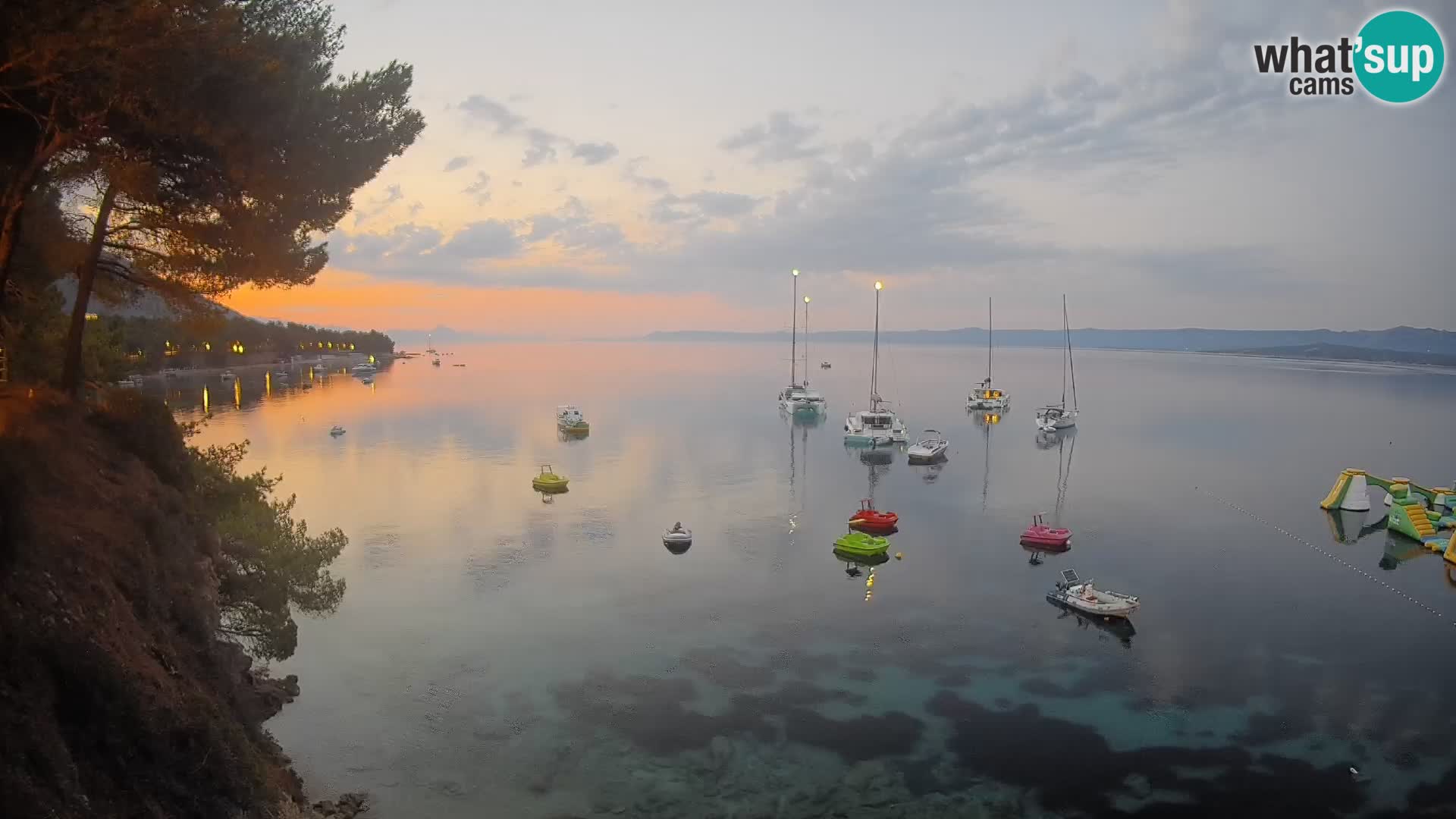 Spletna kamera Plaža Potočine Bol – Pogled v živo na plažo Borak, otok Brač
