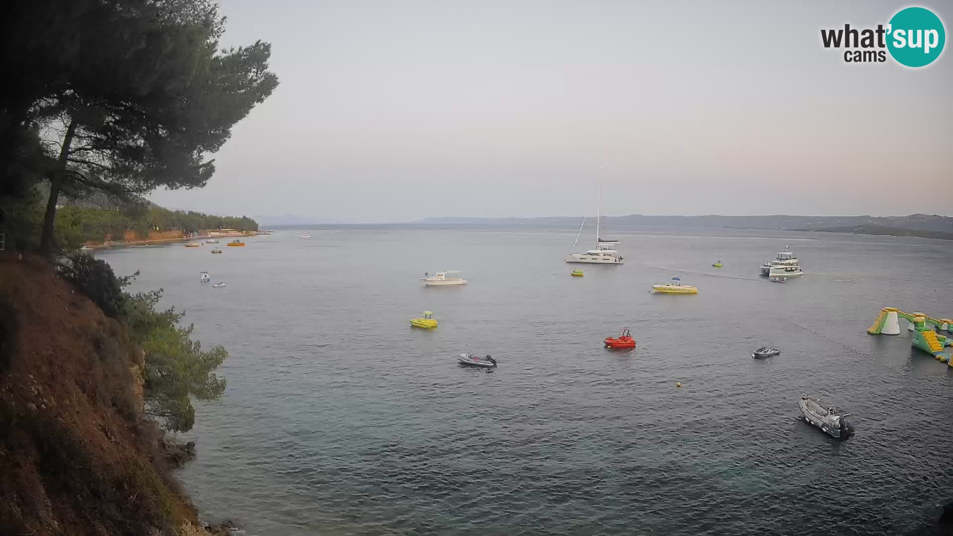 Spletna kamera Plaža Potočine Bol – Pogled v živo na plažo Borak, otok Brač
