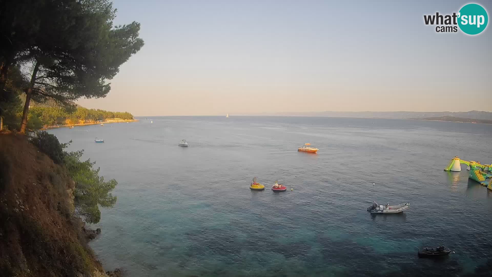 Spletna kamera Plaža Potočine Bol – Pogled v živo na plažo Borak, otok Brač
