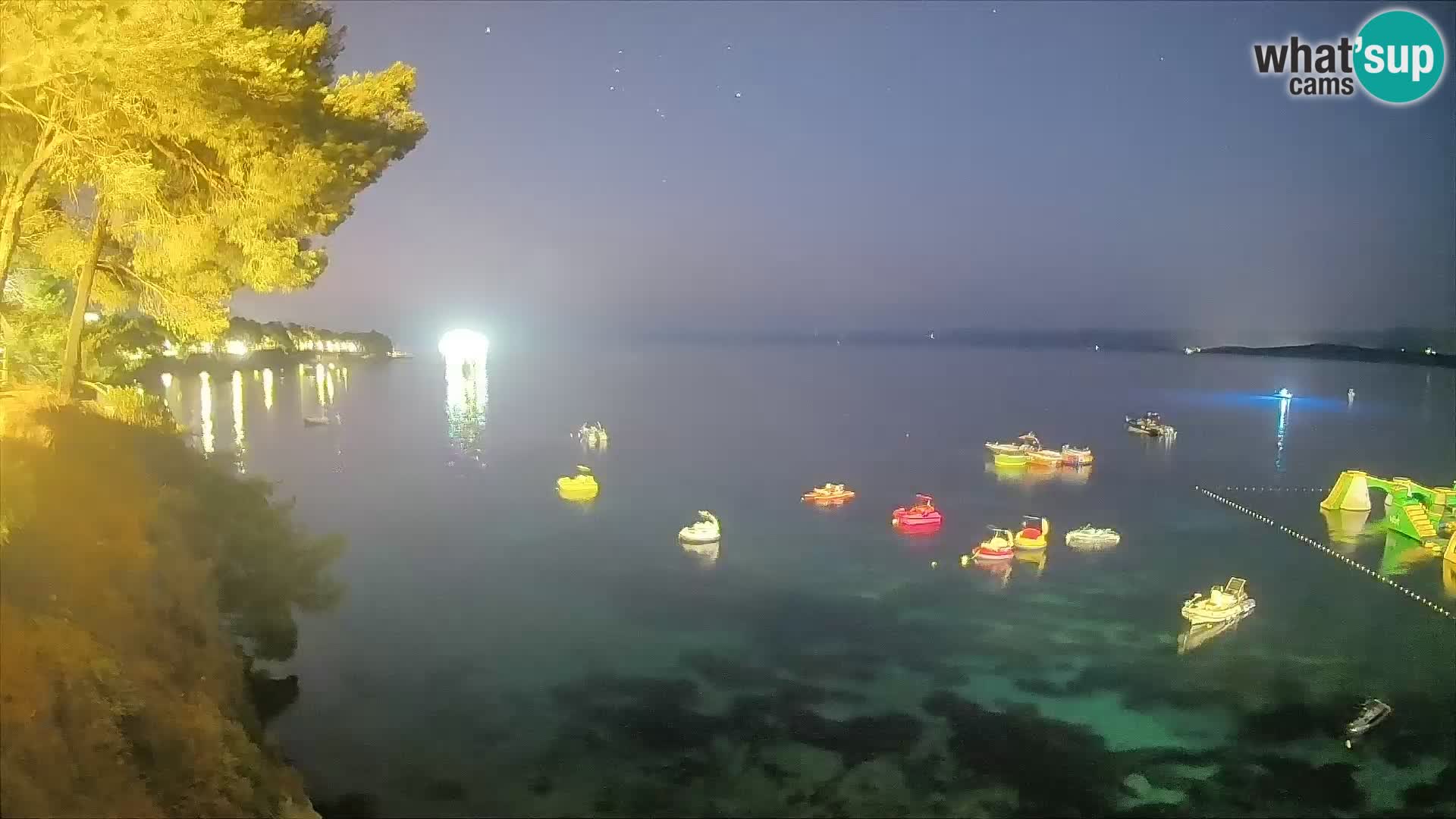 Spletna kamera Plaža Potočine Bol – Pogled v živo na plažo Borak, otok Brač