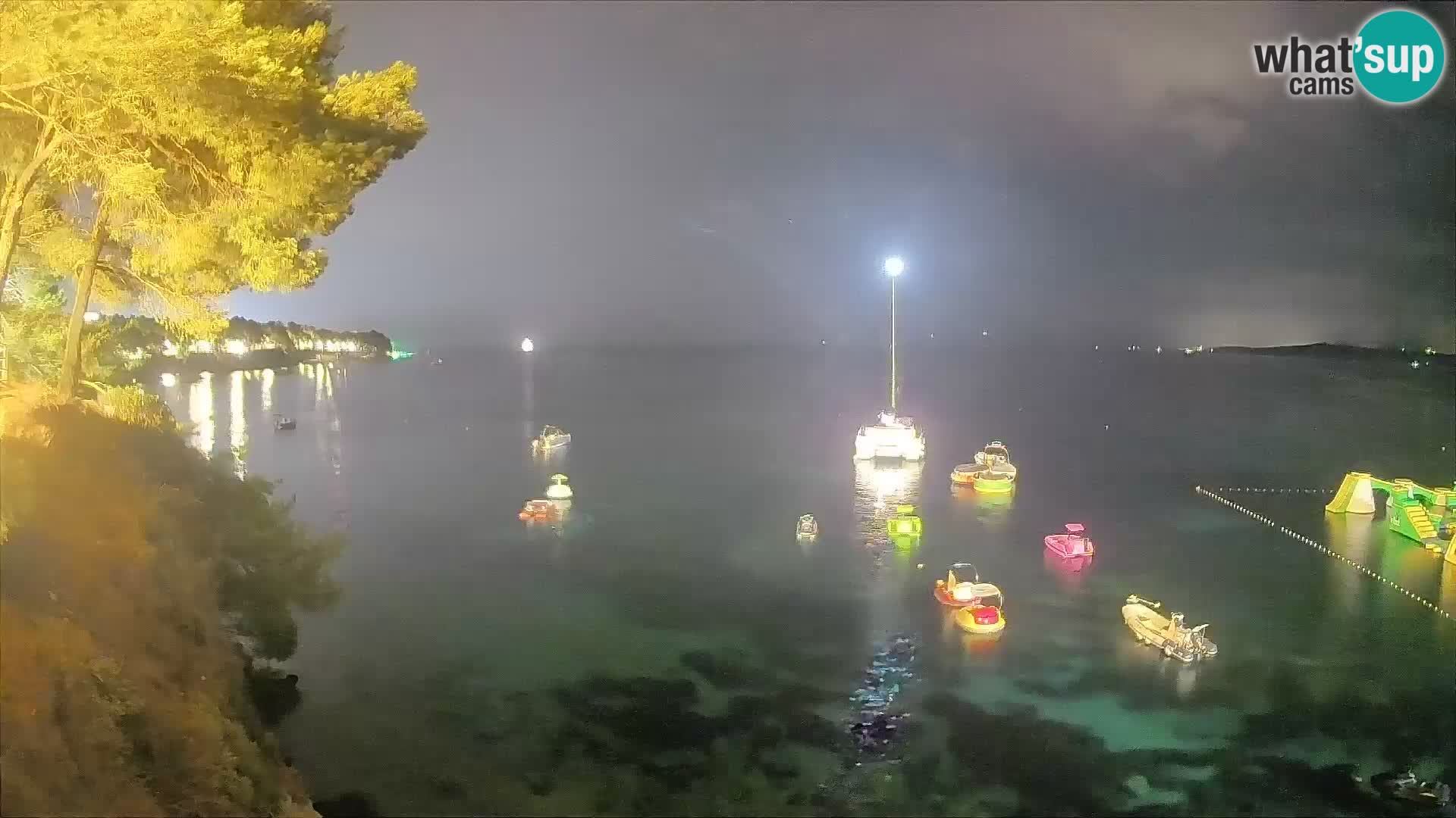 Web kamera Potočine Bol – Pogled uživo na plažu Borak, otok Brač