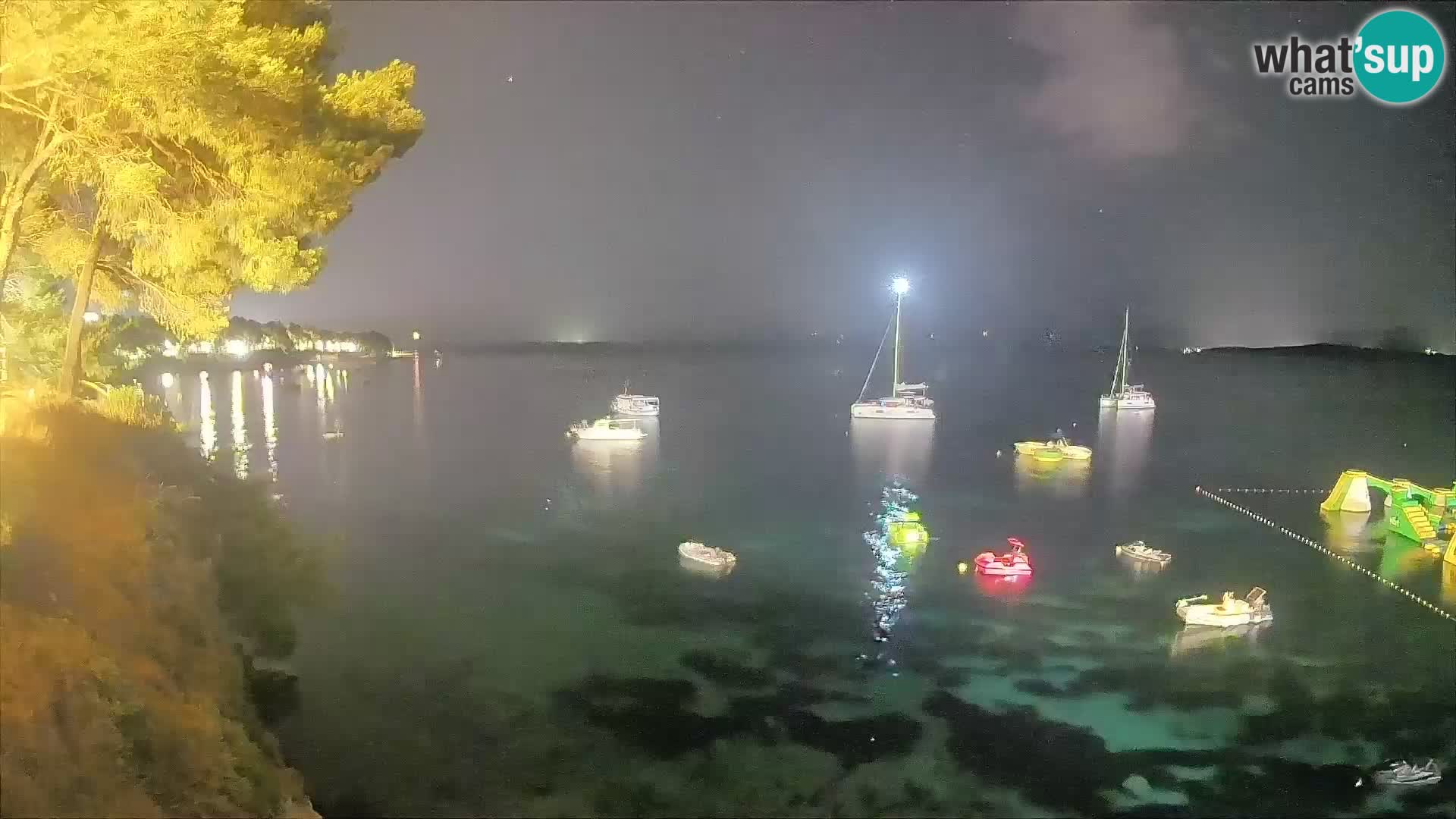 Spletna kamera Plaža Potočine Bol – Pogled v živo na plažo Borak, otok Brač