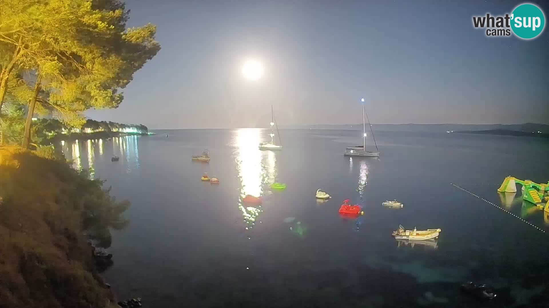 Web kamera Potočine Bol – Pogled uživo na plažu Borak, otok Brač