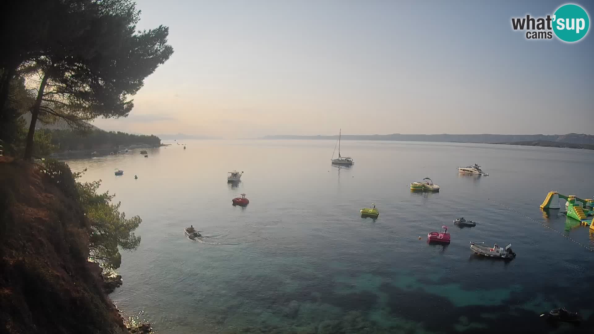Spletna kamera Plaža Potočine Bol – Pogled v živo na plažo Borak, otok Brač