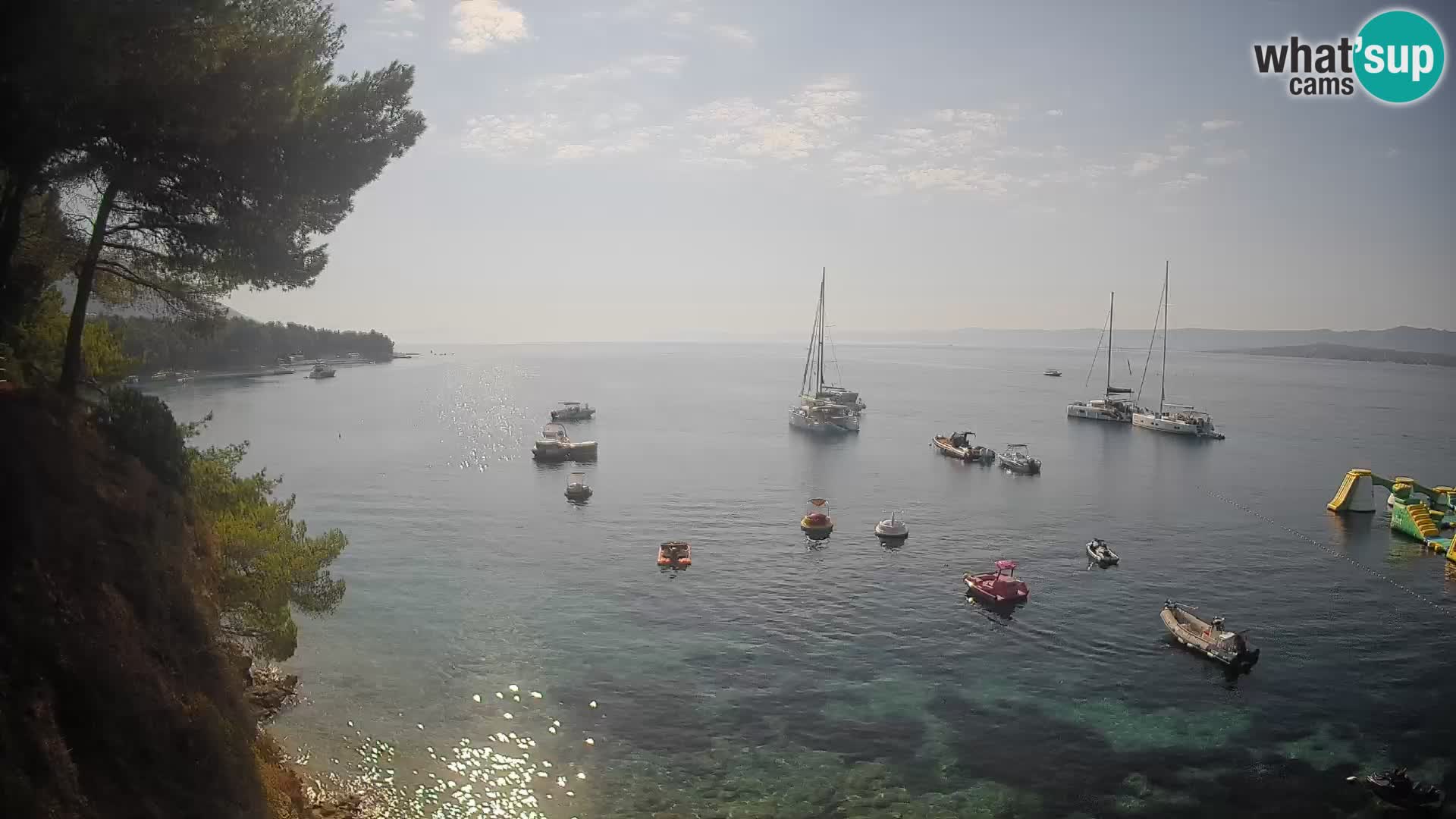 Spletna kamera Plaža Potočine Bol – Pogled v živo na plažo Borak, otok Brač